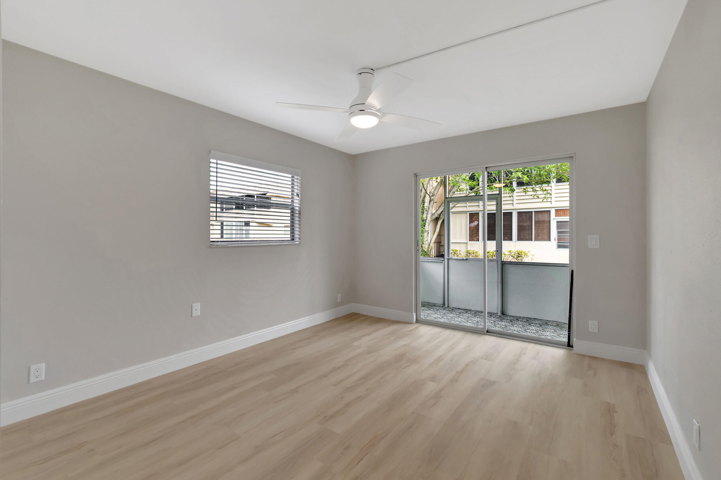 KINGS POINT SAXONY CONDOS - Residential