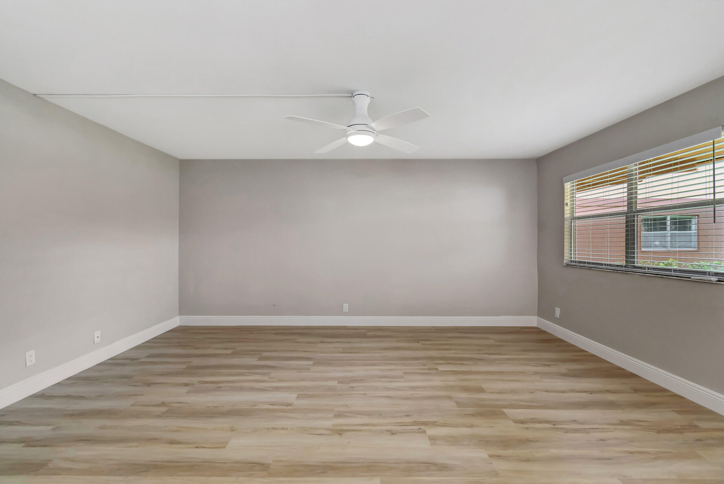 KINGS POINT SAXONY CONDOS - Residential