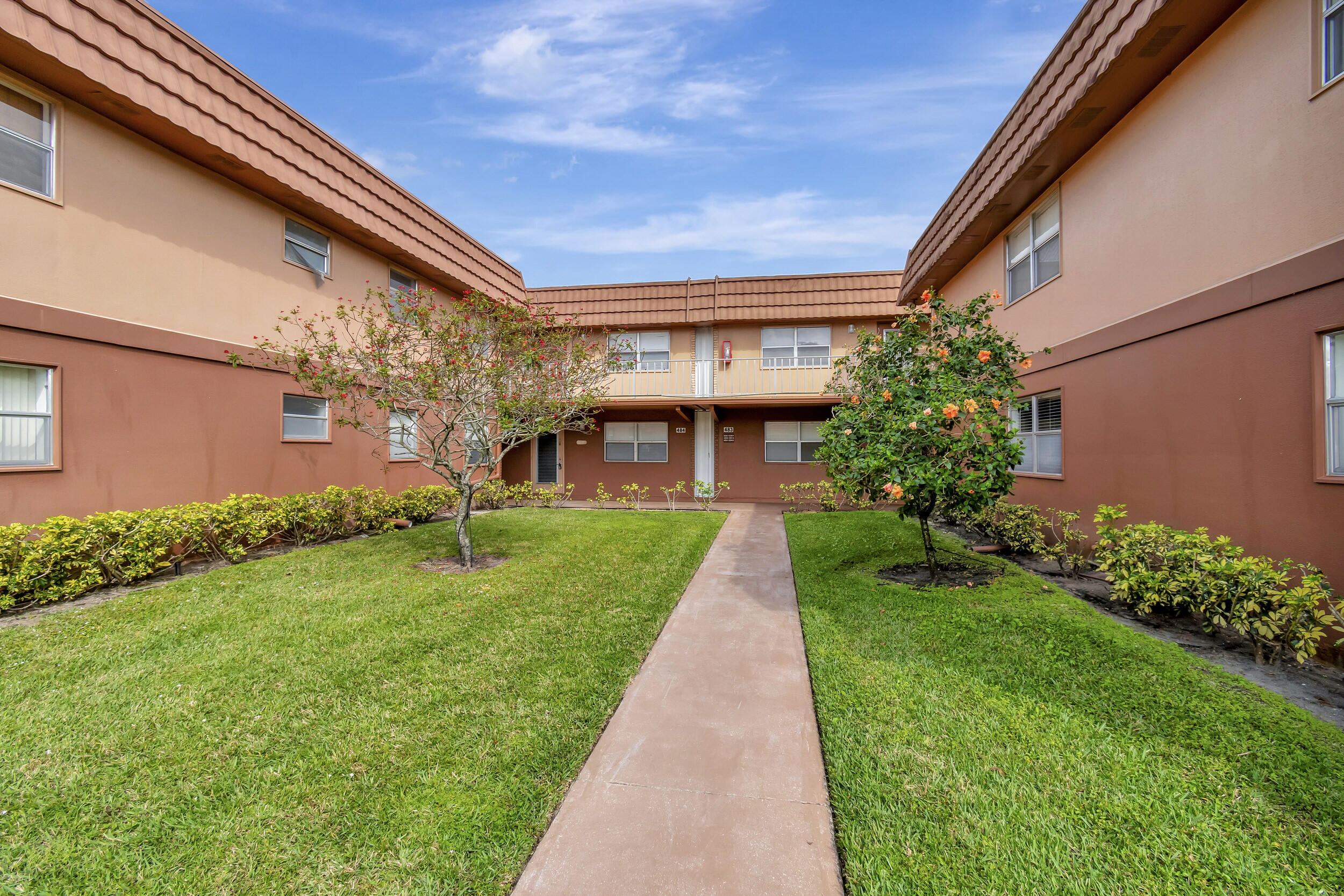 KINGS POINT SAXONY CONDOS - Residential