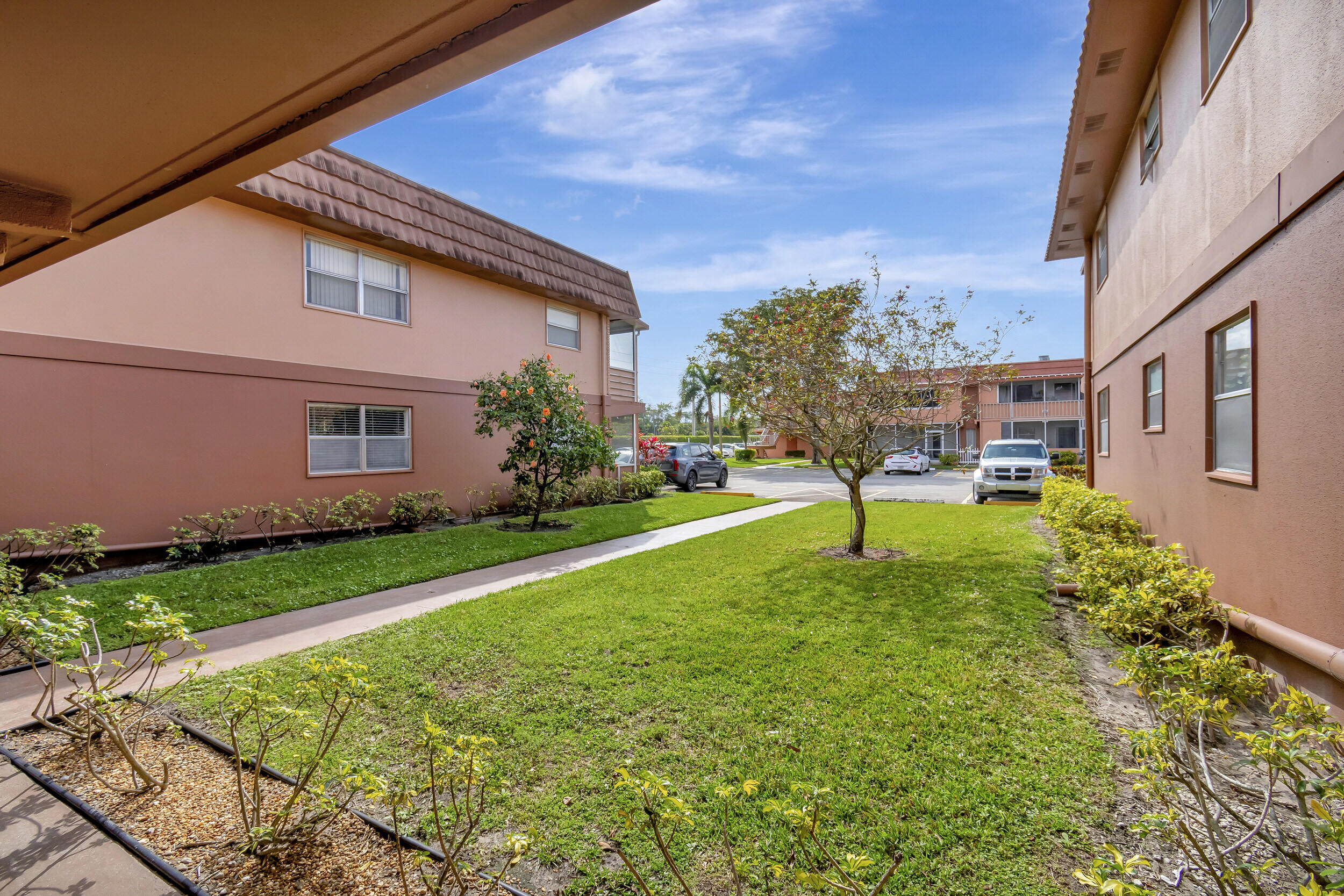 KINGS POINT SAXONY CONDOS - Residential