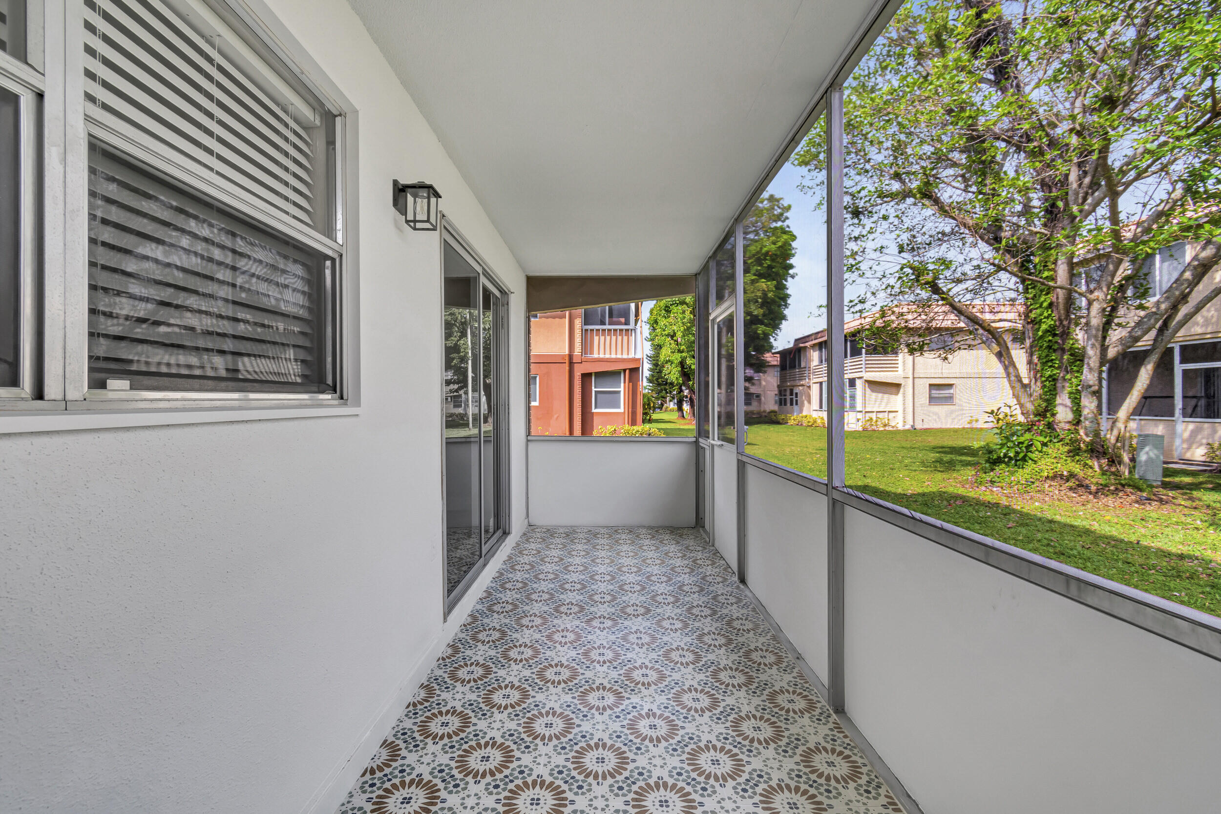 KINGS POINT SAXONY CONDOS - Residential