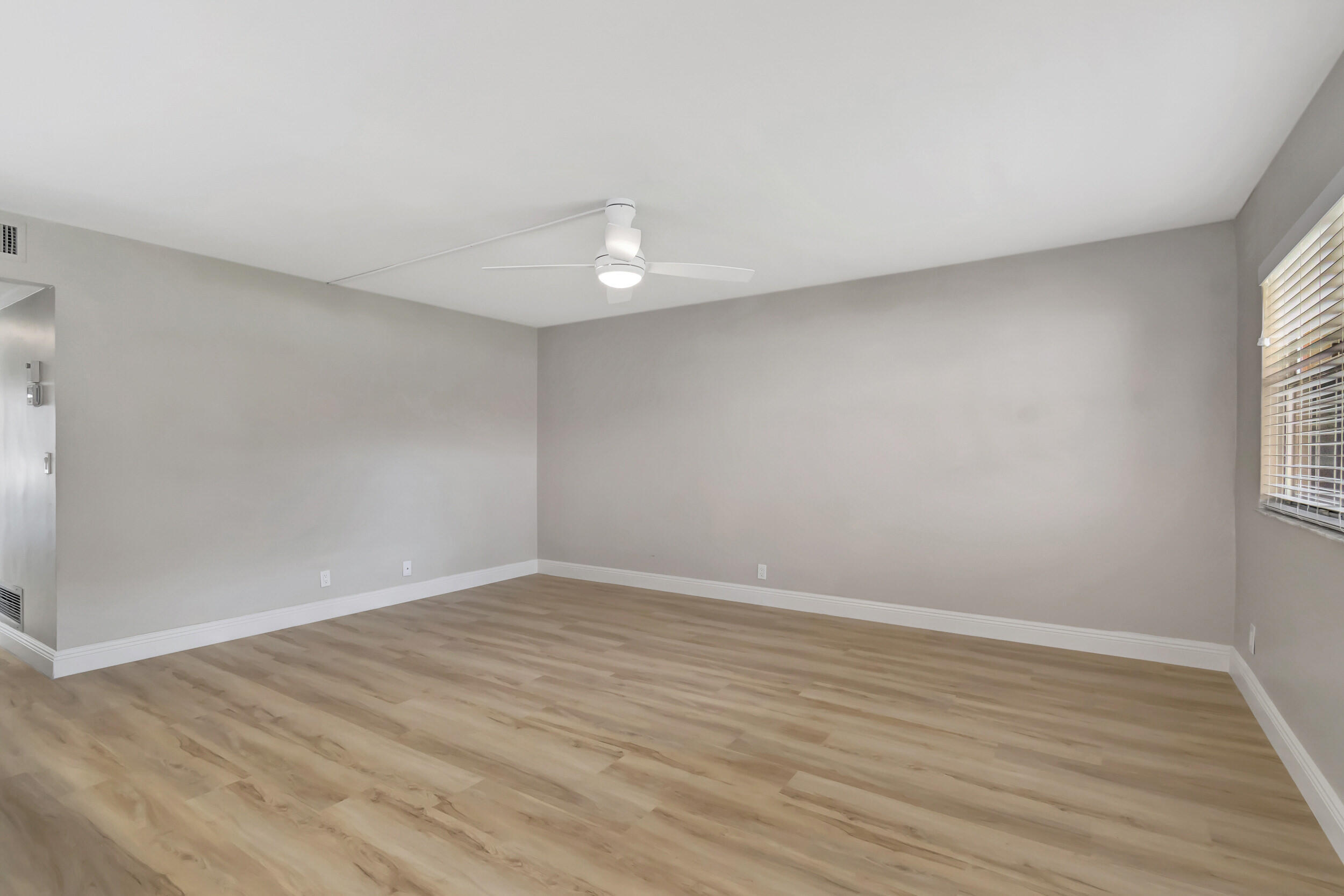 KINGS POINT SAXONY CONDOS - Residential