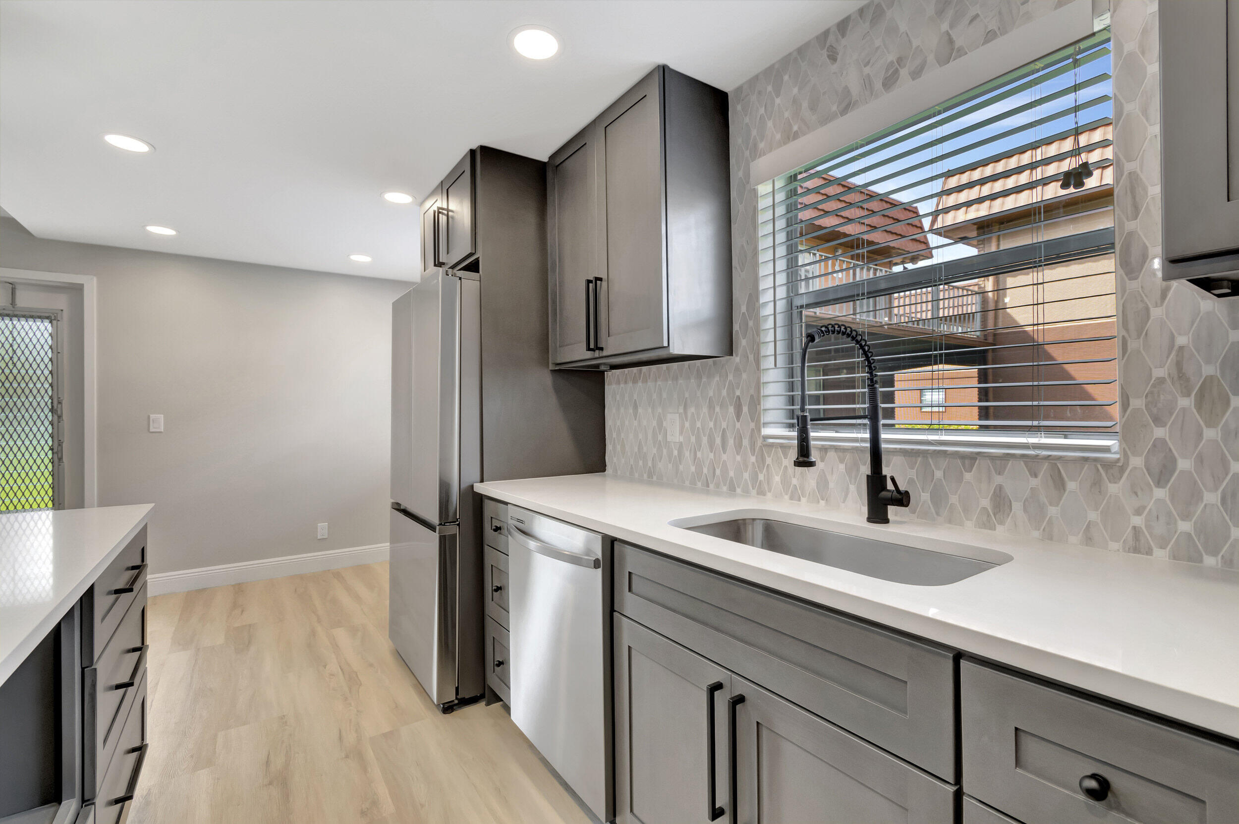 KINGS POINT SAXONY CONDOS - Residential