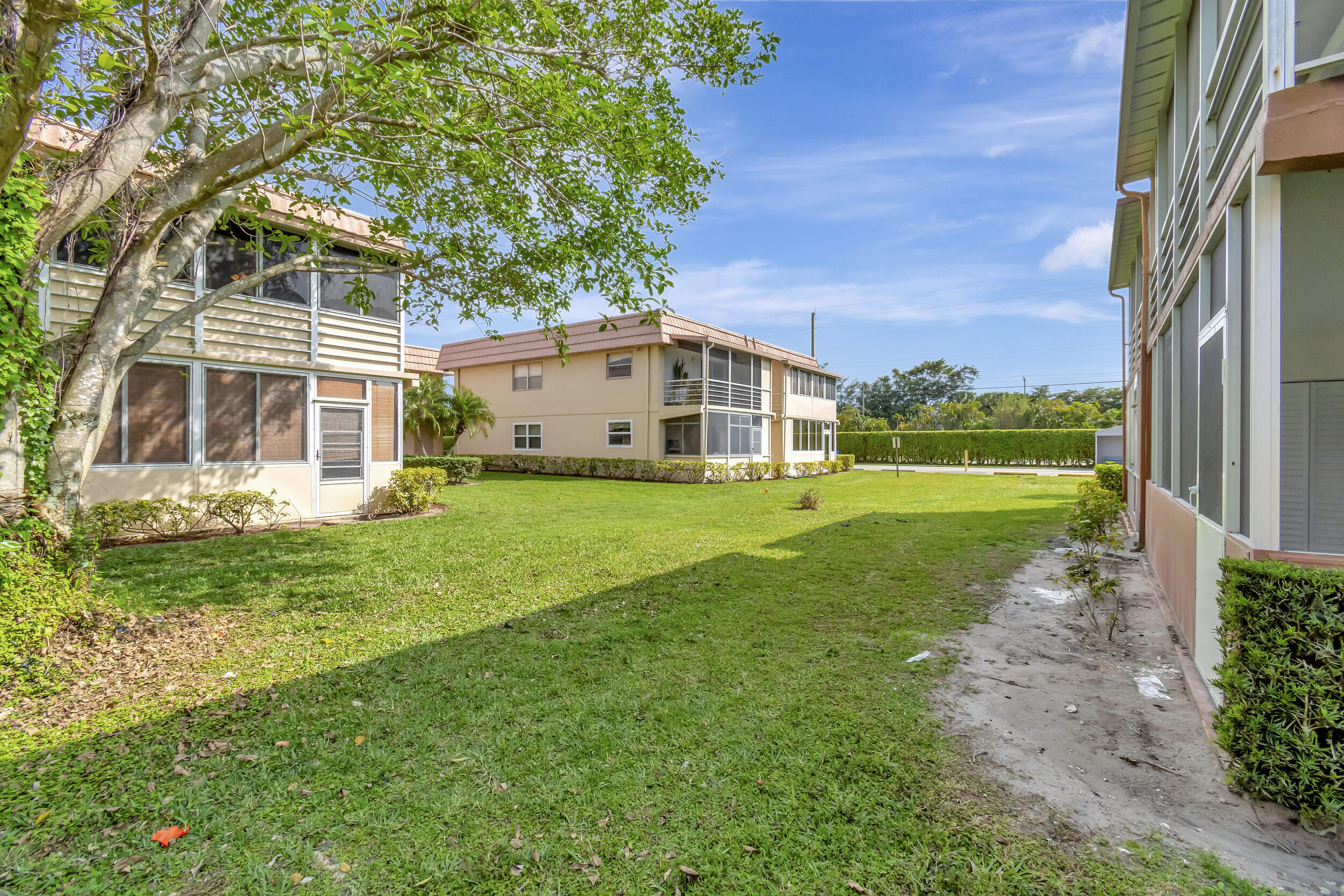 KINGS POINT SAXONY CONDOS - Residential