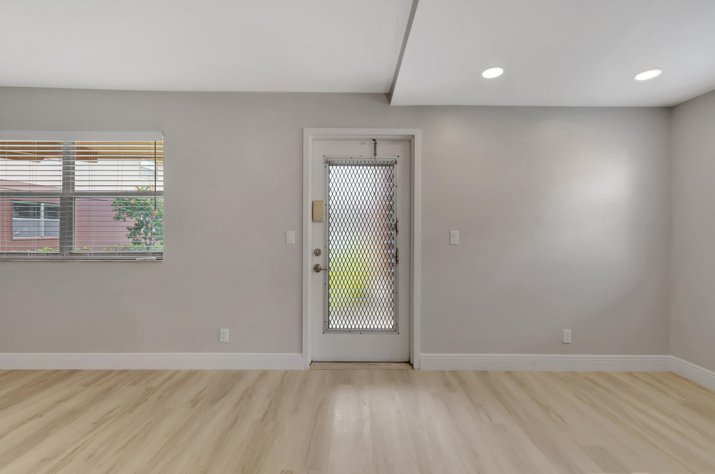 KINGS POINT SAXONY CONDOS - Residential