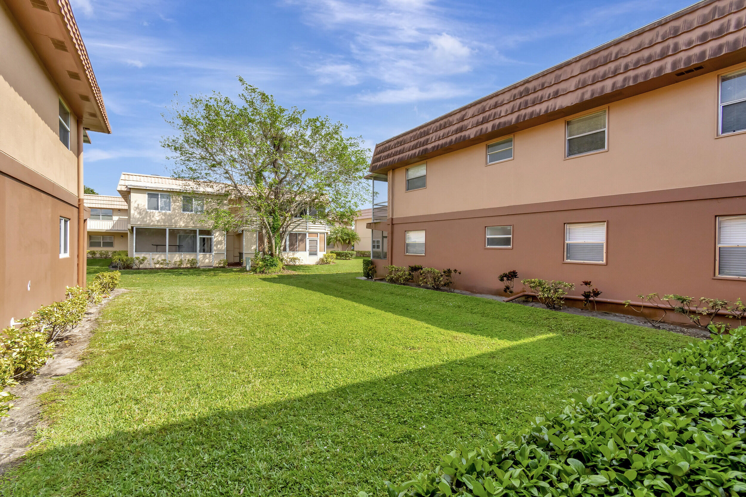 KINGS POINT SAXONY CONDOS - Residential