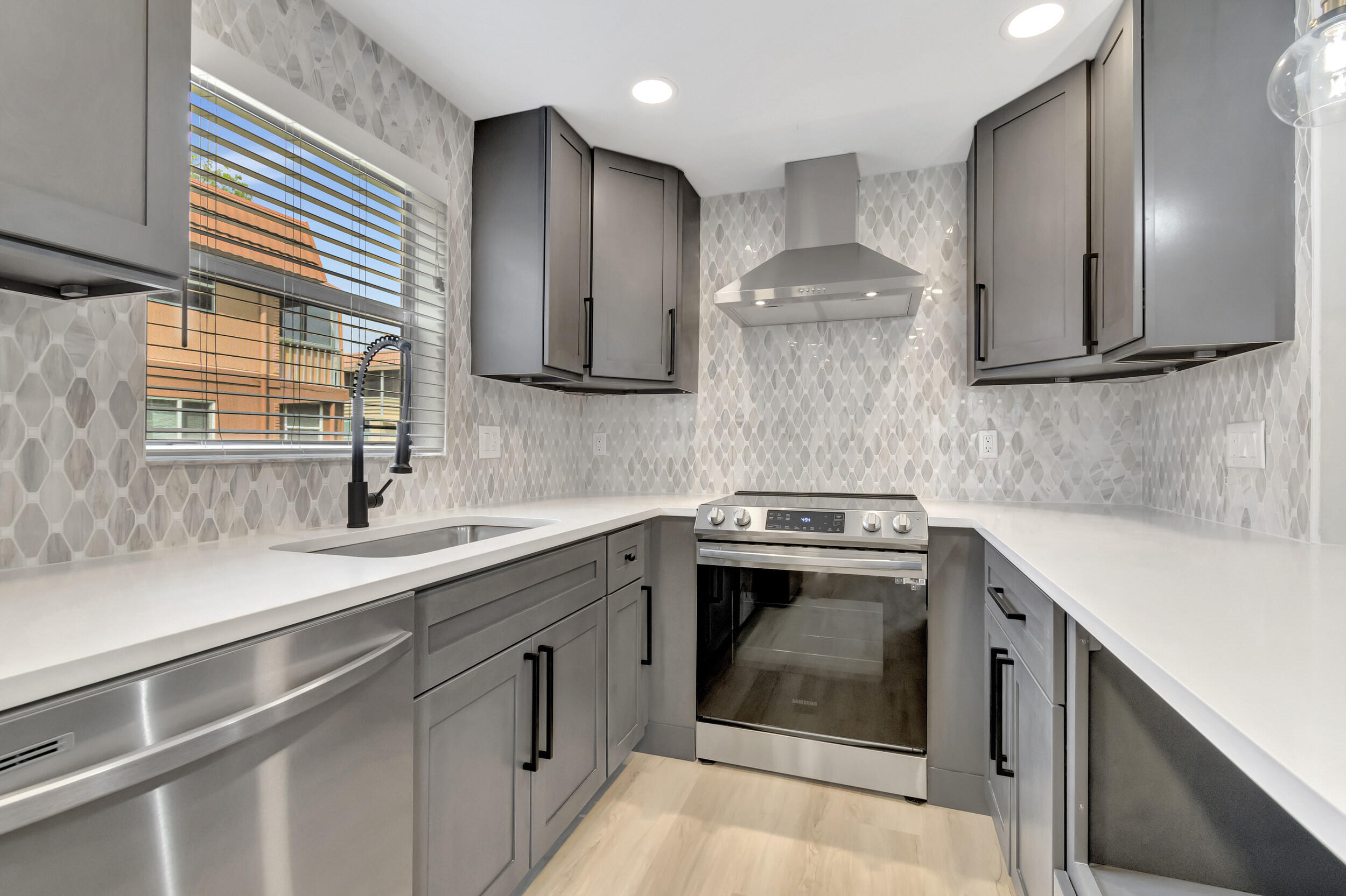 KINGS POINT SAXONY CONDOS - Residential