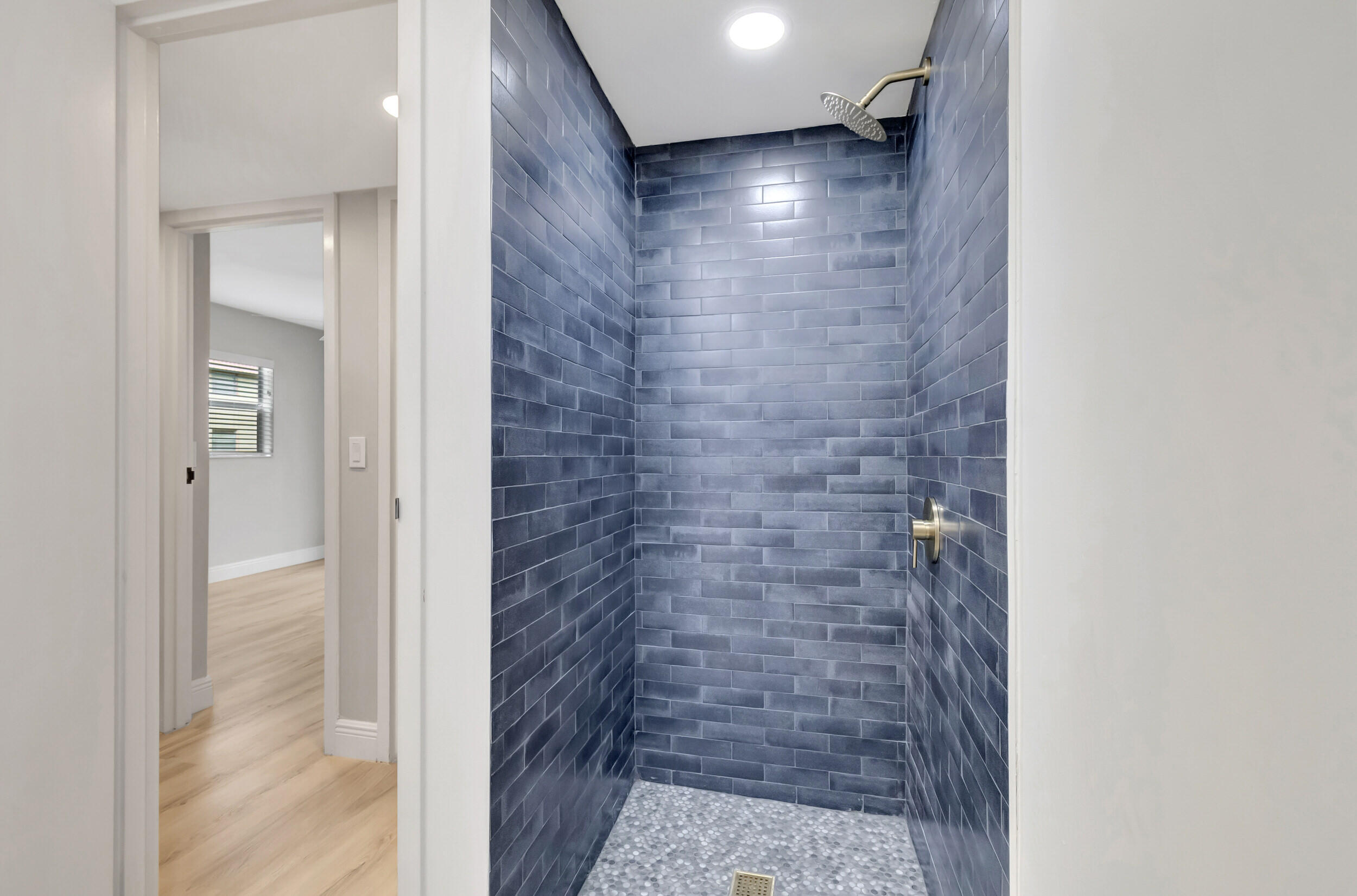 KINGS POINT SAXONY CONDOS - Residential