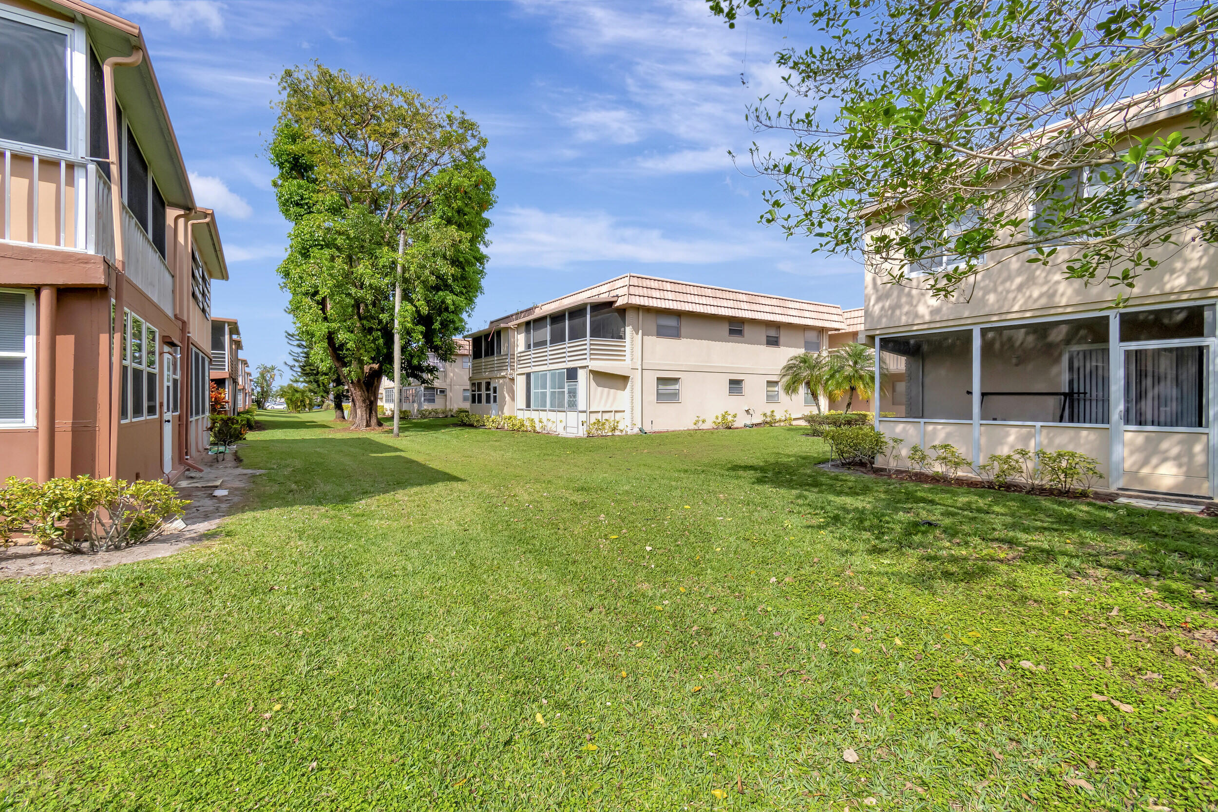 KINGS POINT SAXONY CONDOS - Residential