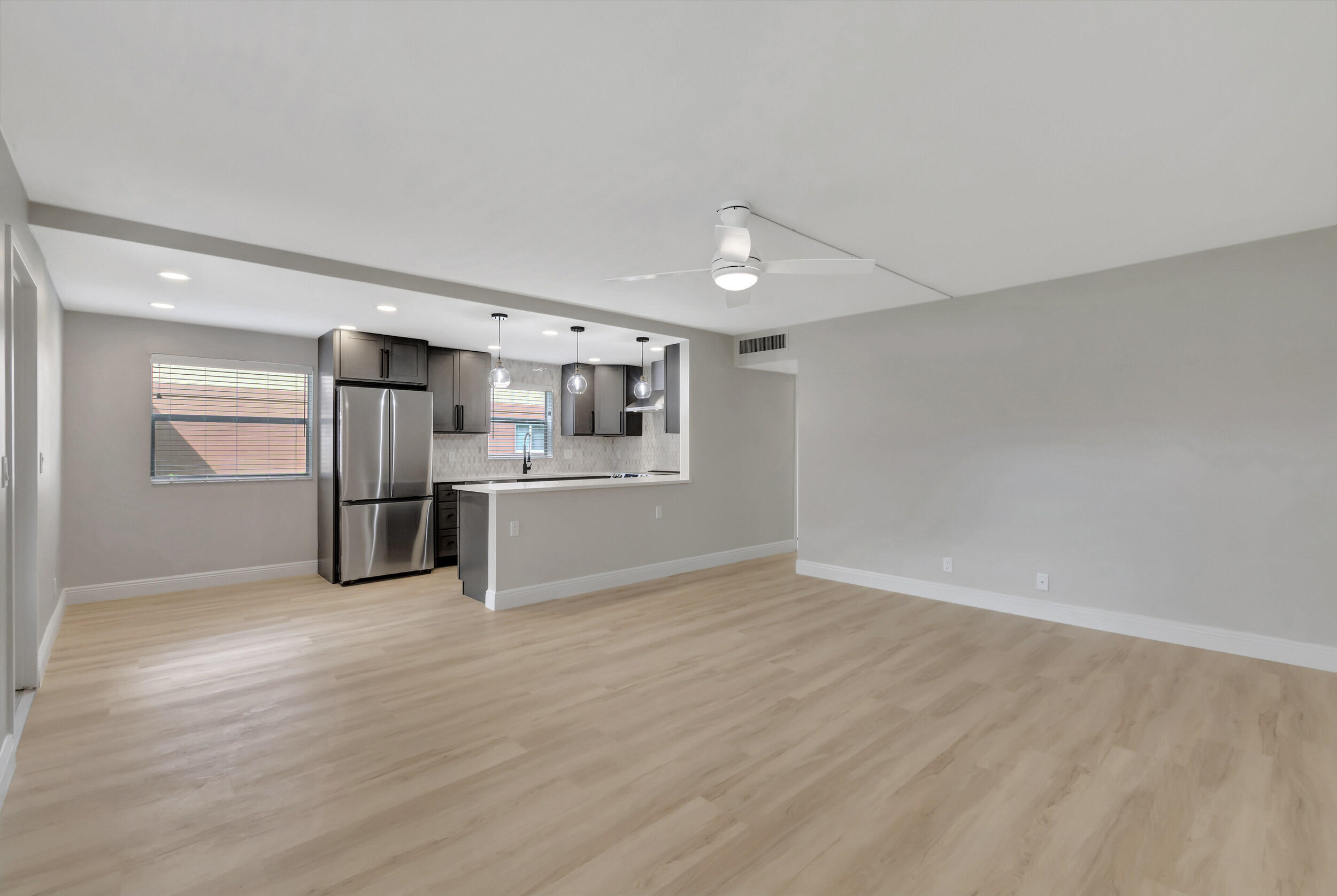 KINGS POINT SAXONY CONDOS - Residential