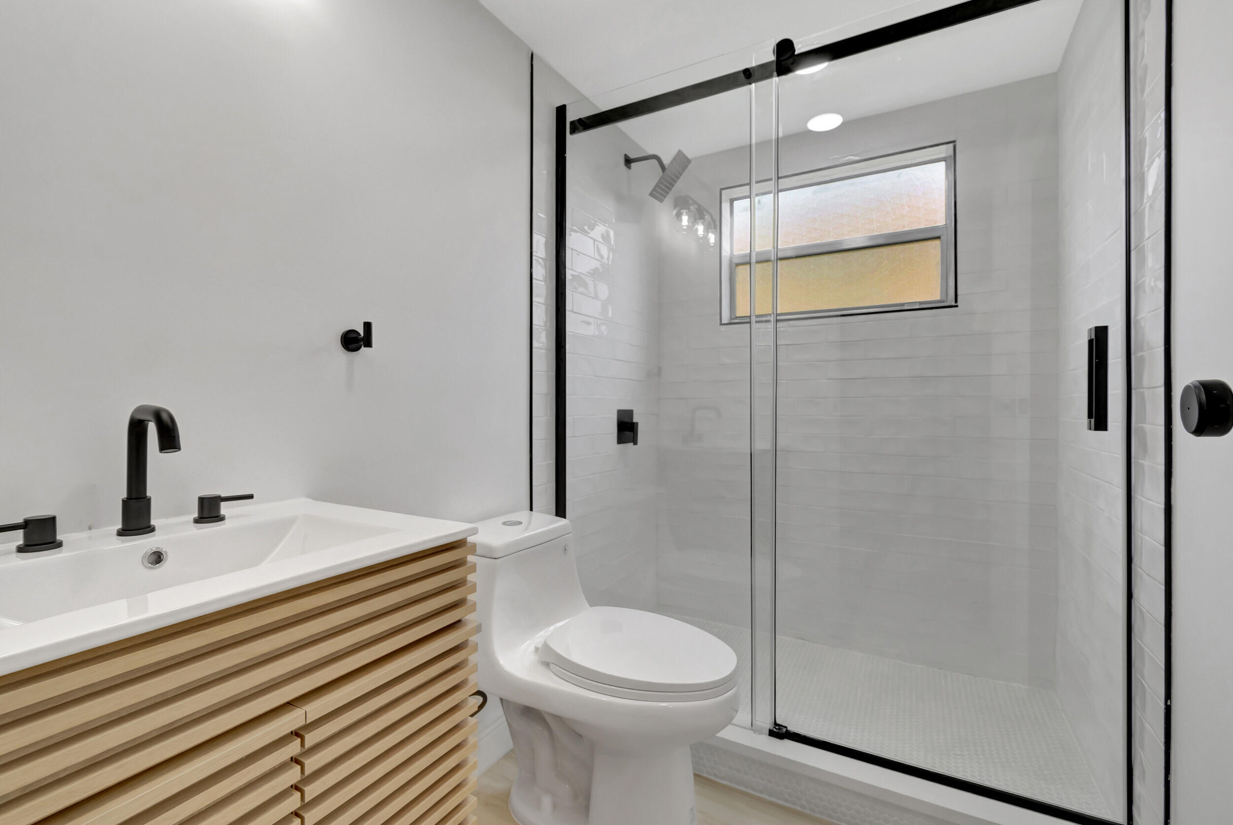 KINGS POINT SAXONY CONDOS - Residential