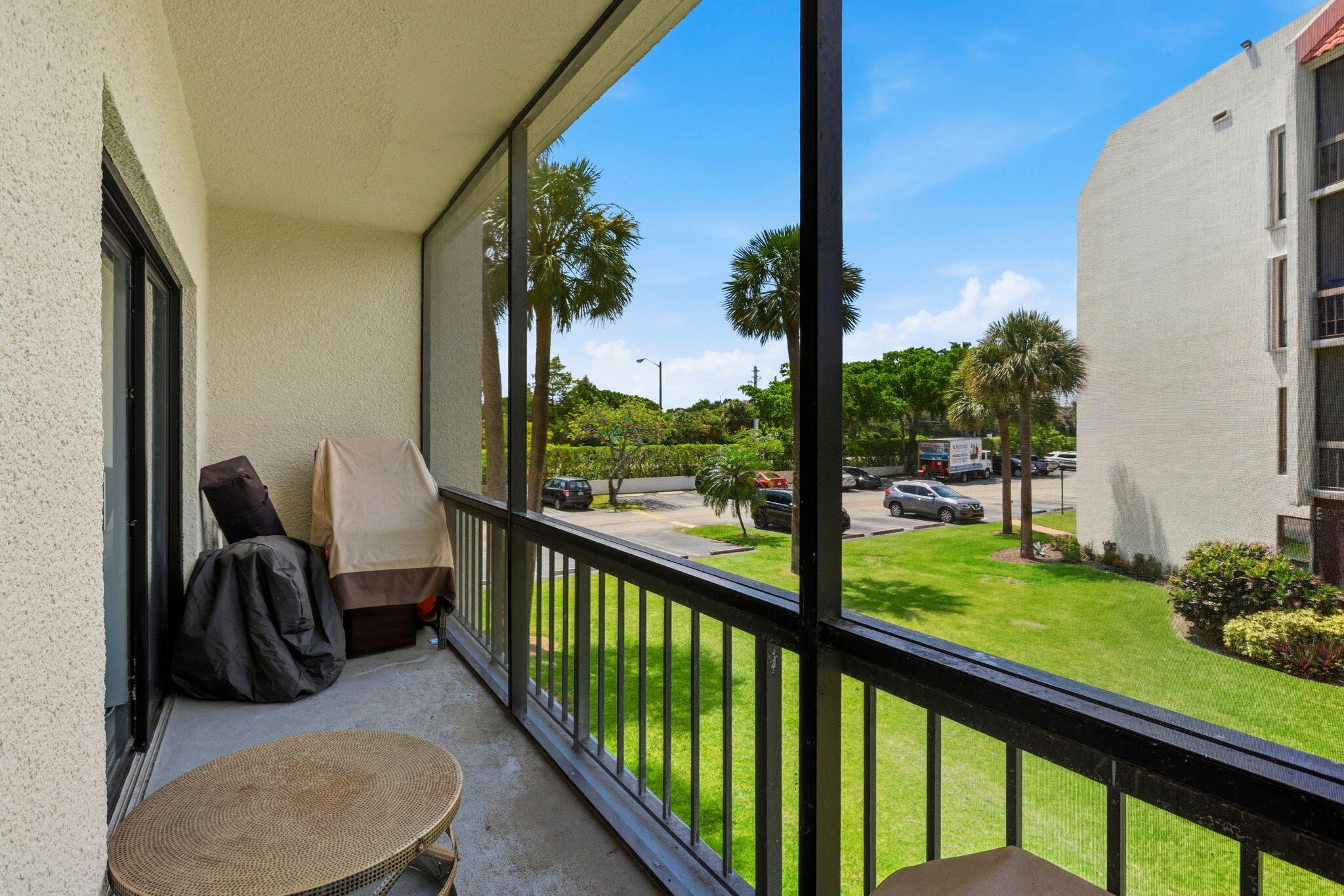 LANDS OF THE PRESIDENT CONDO 8 - Residential