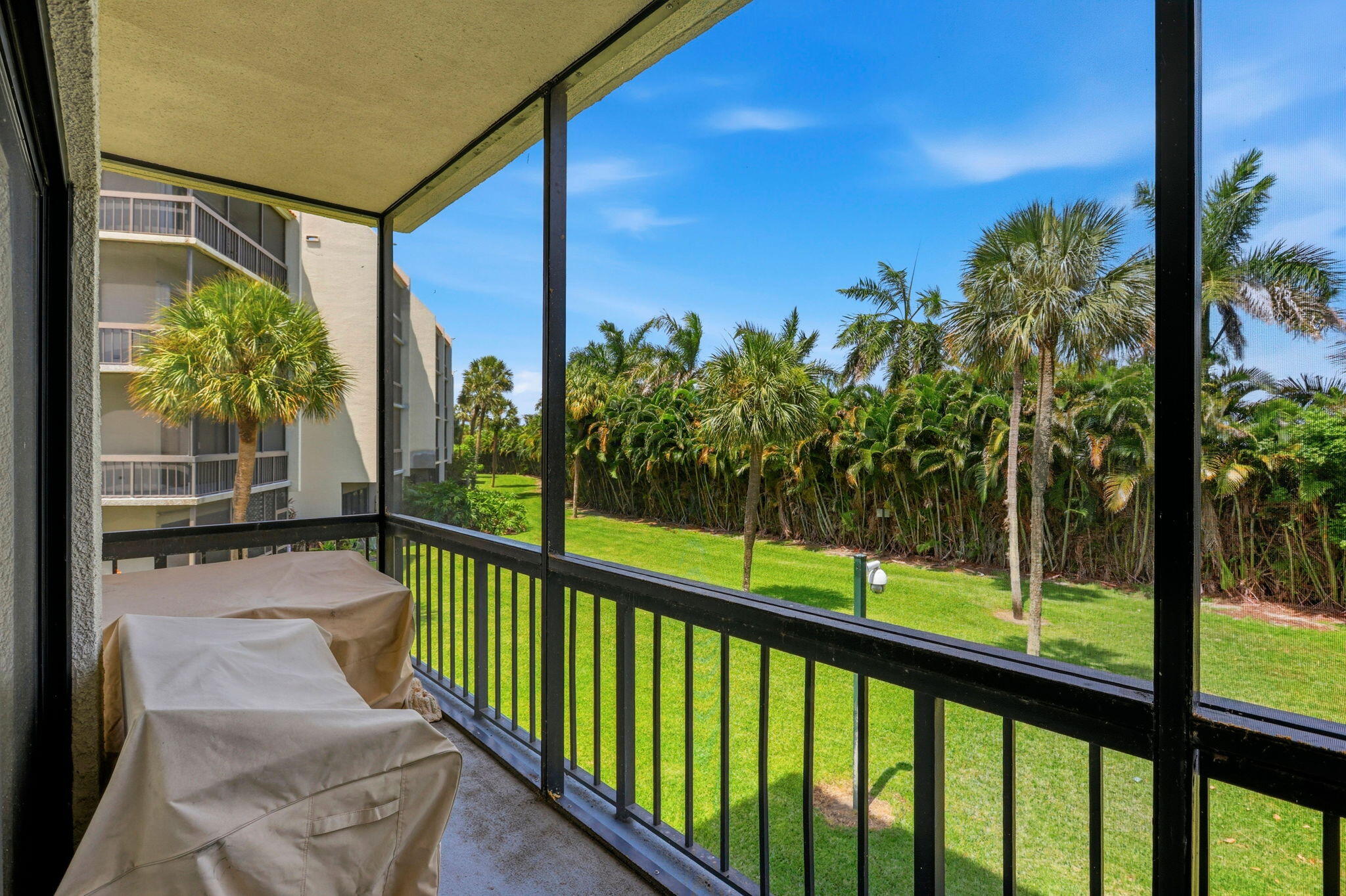 LANDS OF THE PRESIDENT CONDO 8 - Residential