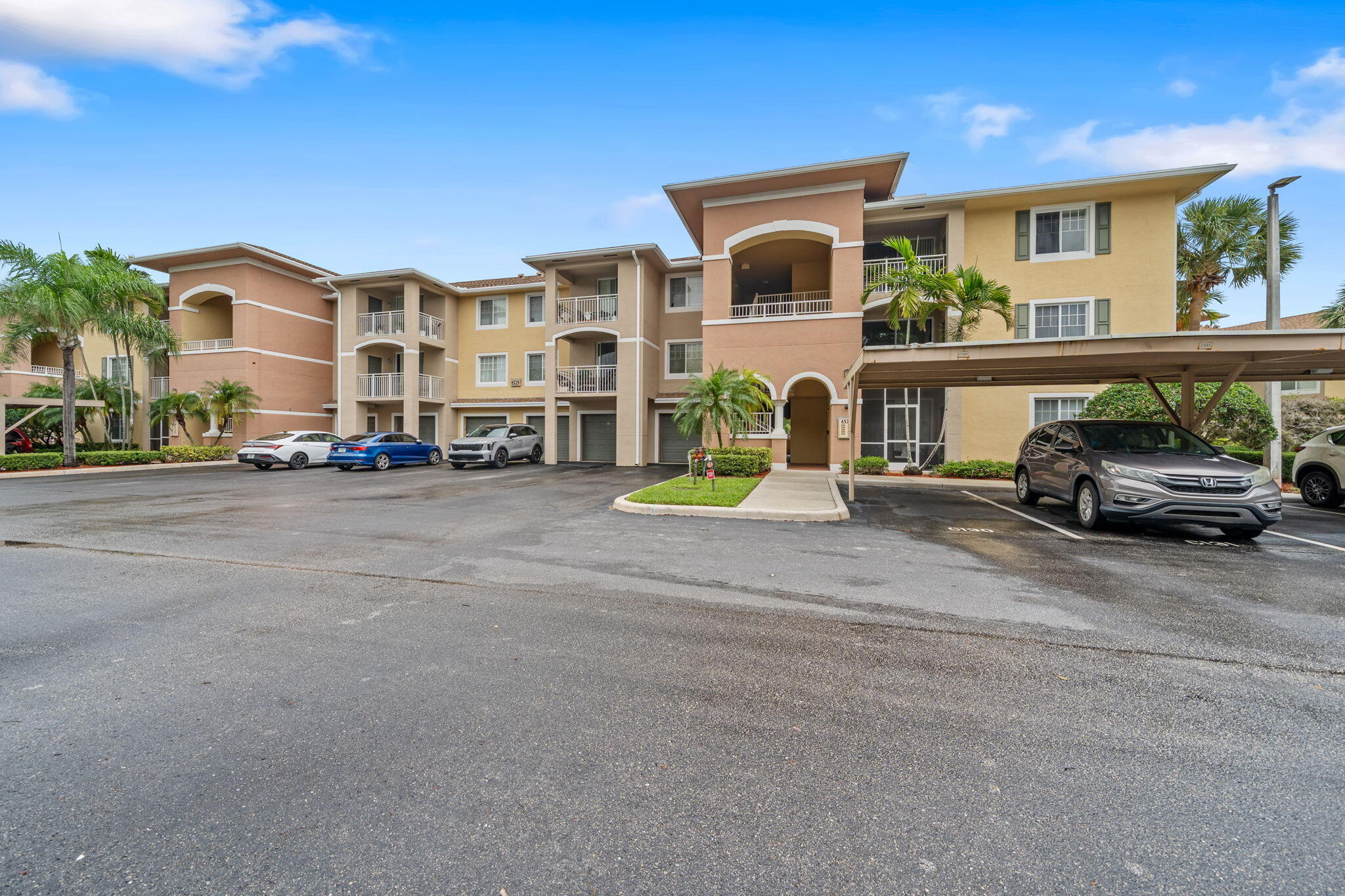 VILLAS AT EMERALD DUNES CONDO - Residential