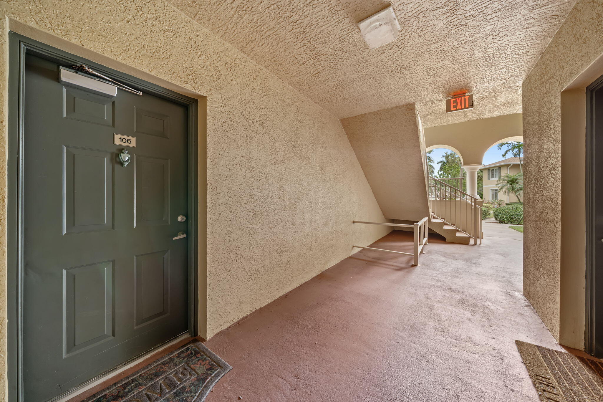 VILLAS AT EMERALD DUNES CONDO - Residential