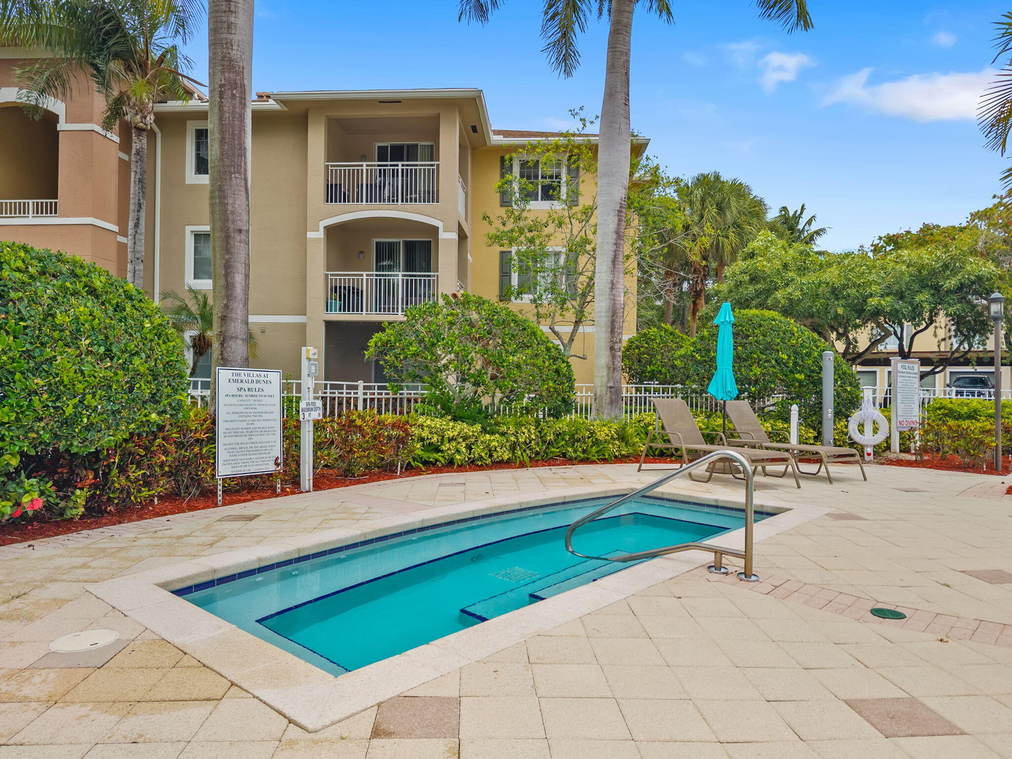VILLAS AT EMERALD DUNES CONDO - Residential