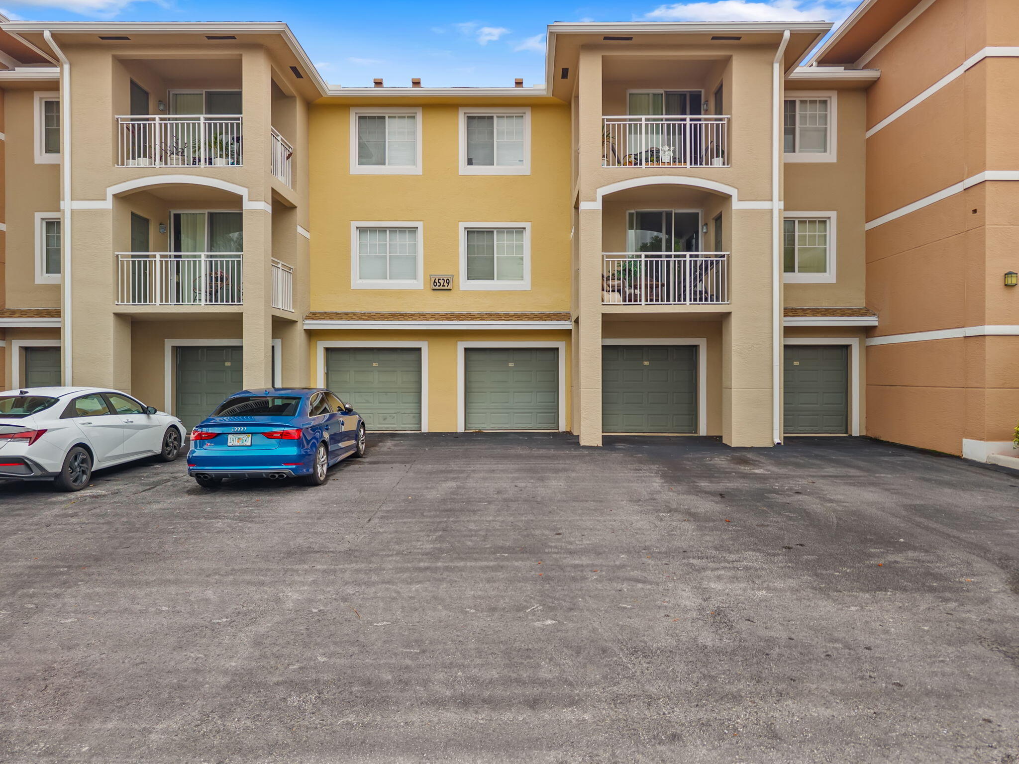 VILLAS AT EMERALD DUNES CONDO - Residential