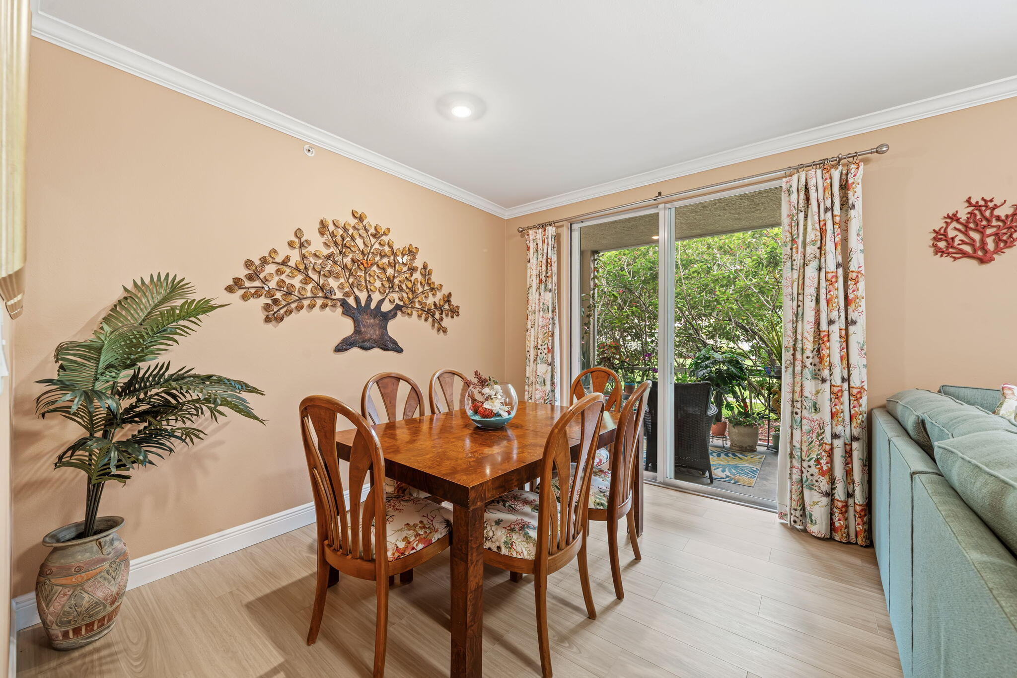 VILLAS AT EMERALD DUNES CONDO - Residential