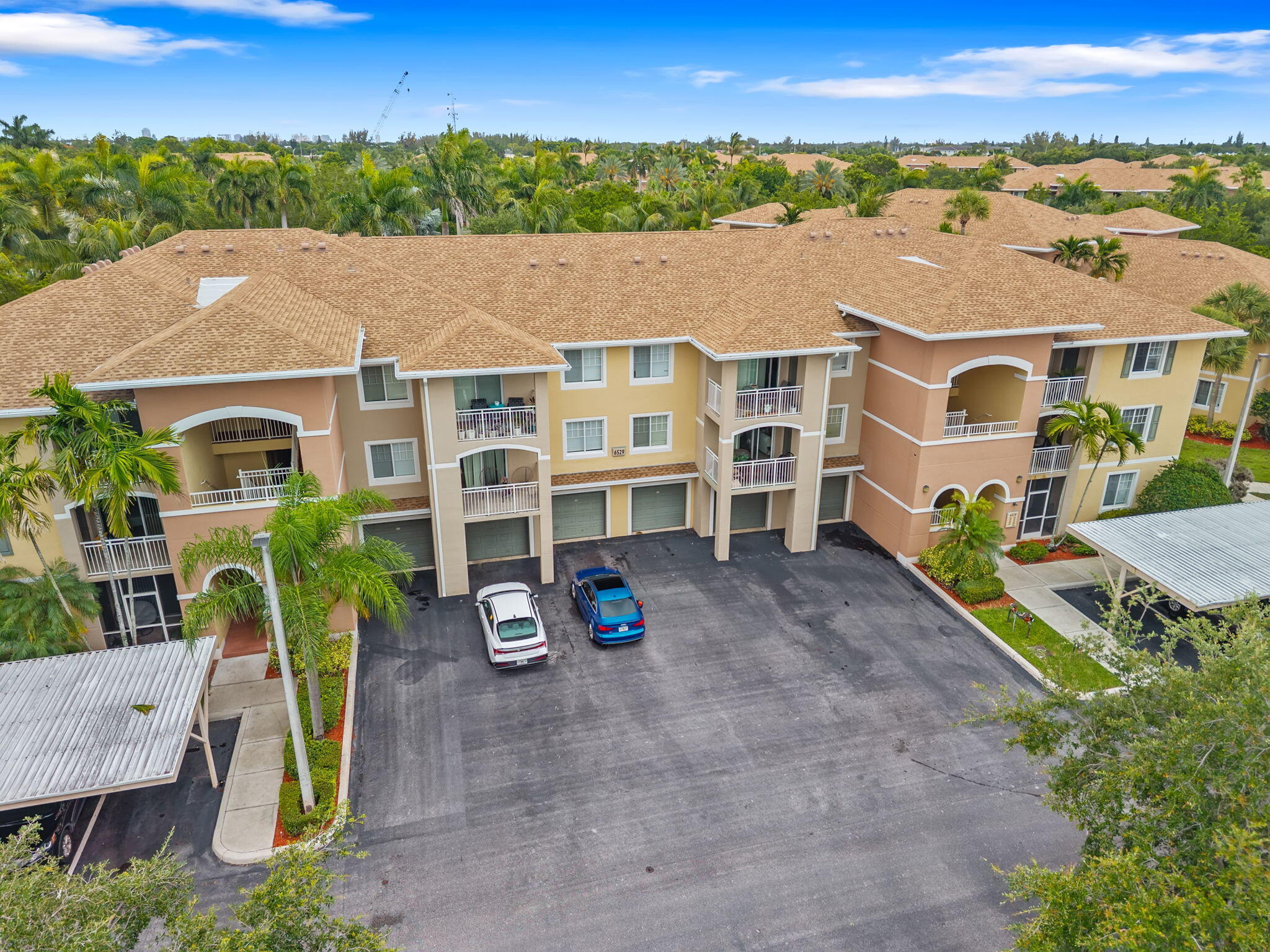 VILLAS AT EMERALD DUNES CONDO - Residential
