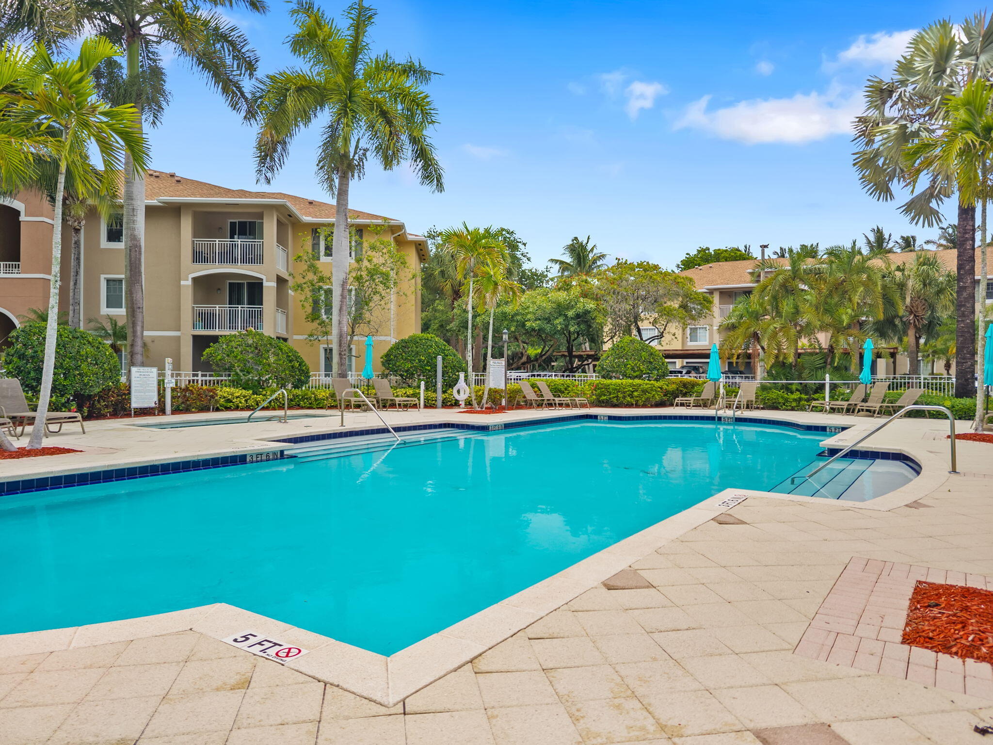 VILLAS AT EMERALD DUNES CONDO - Residential