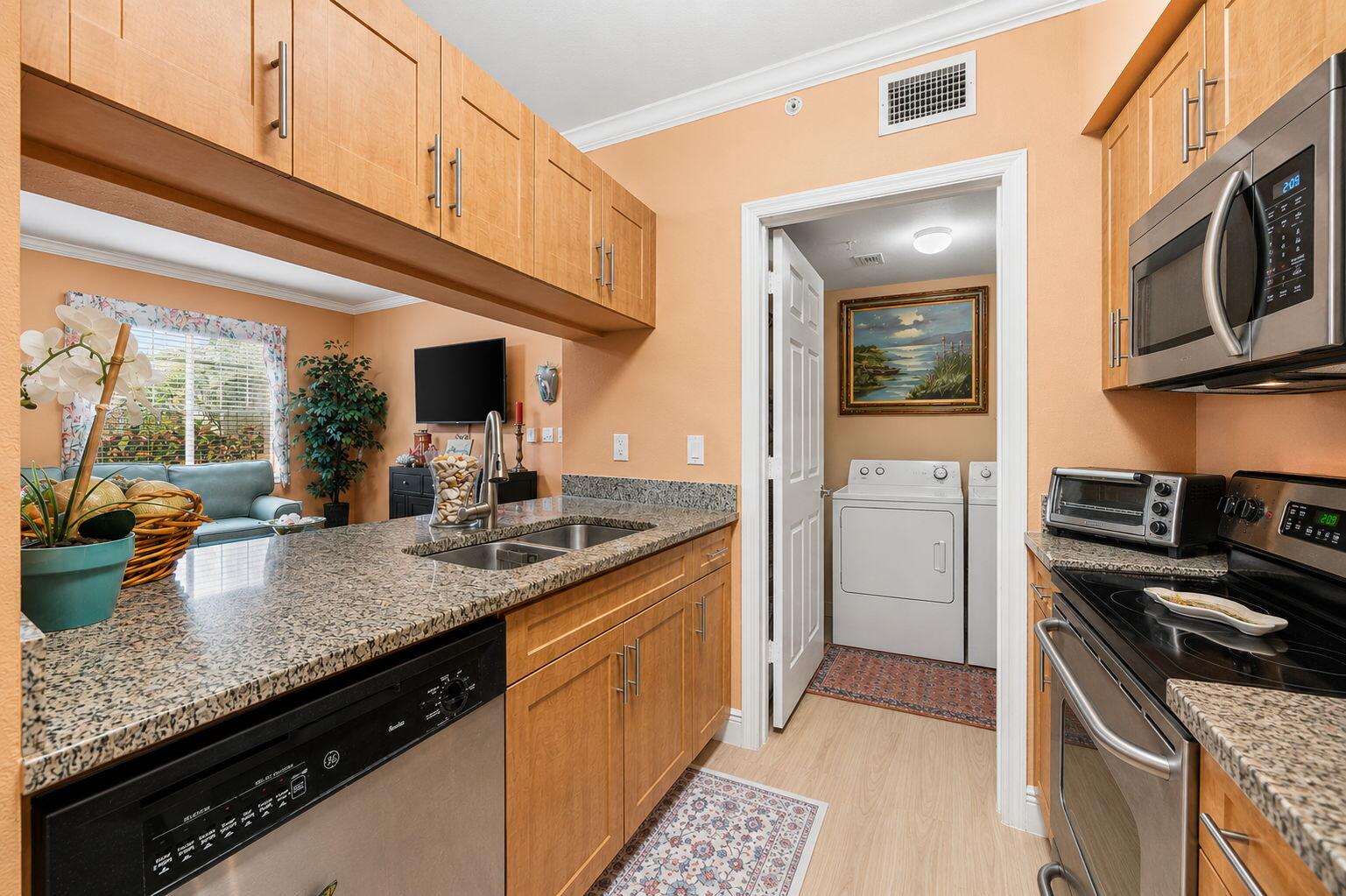 VILLAS AT EMERALD DUNES CONDO - Residential