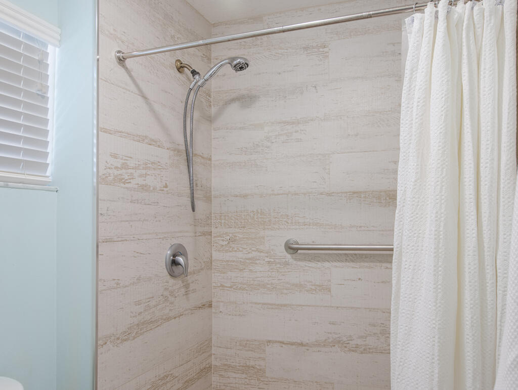 TAMBERLANE 5 CONDO - Residential Lease