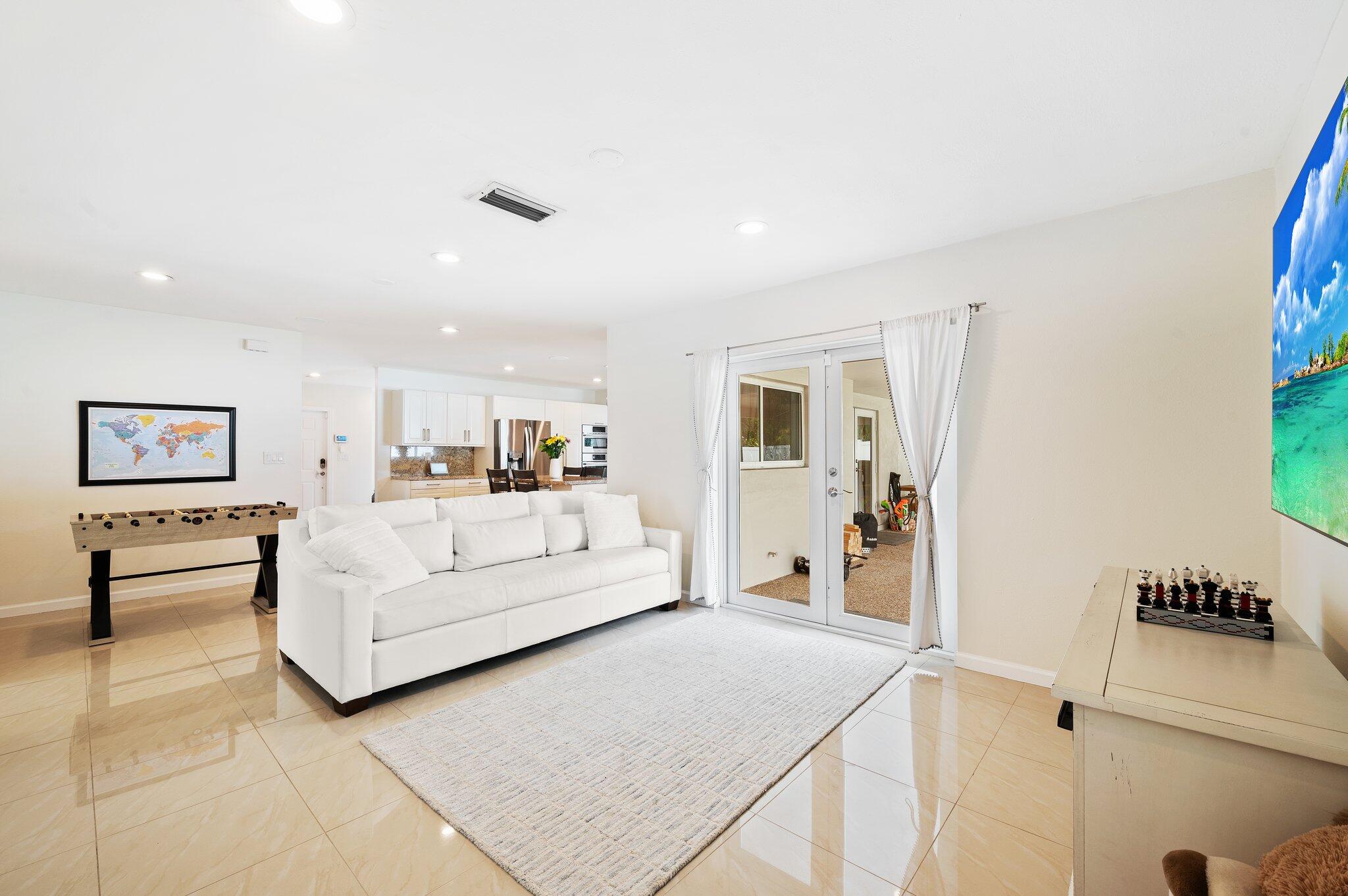 PLANTATION PARK LAKESITES - Residential Lease