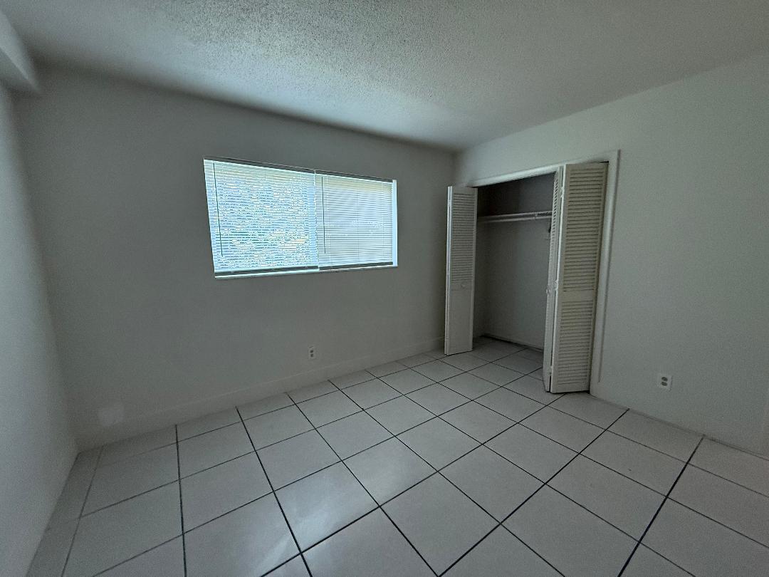 NICE GROUND FLOOR CORNER UNIT WITH TILE FLOORS AND UPDATED KITCHEN AND BATH IN BOUTIQUE BUILDING IN POMPANO BEACH! GREAT LOCATION CLOSE TO FEDERAL AND ATLANTIC BLVD, JUST MINUTES FROM BEACH! CLOSE TO SHOPS AND RESTAURANTS!