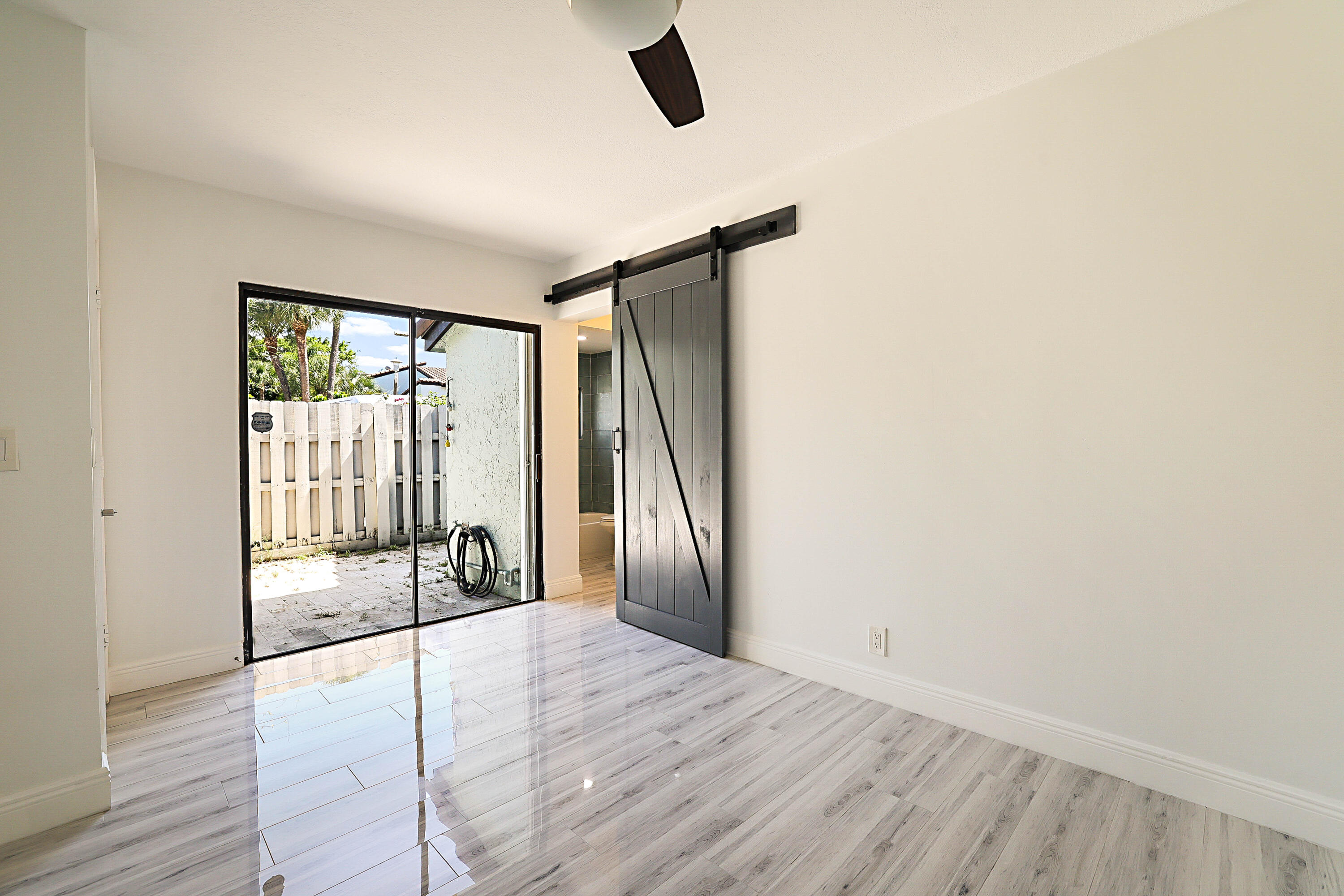 PINEAPPLE WALK 1 - Residential
