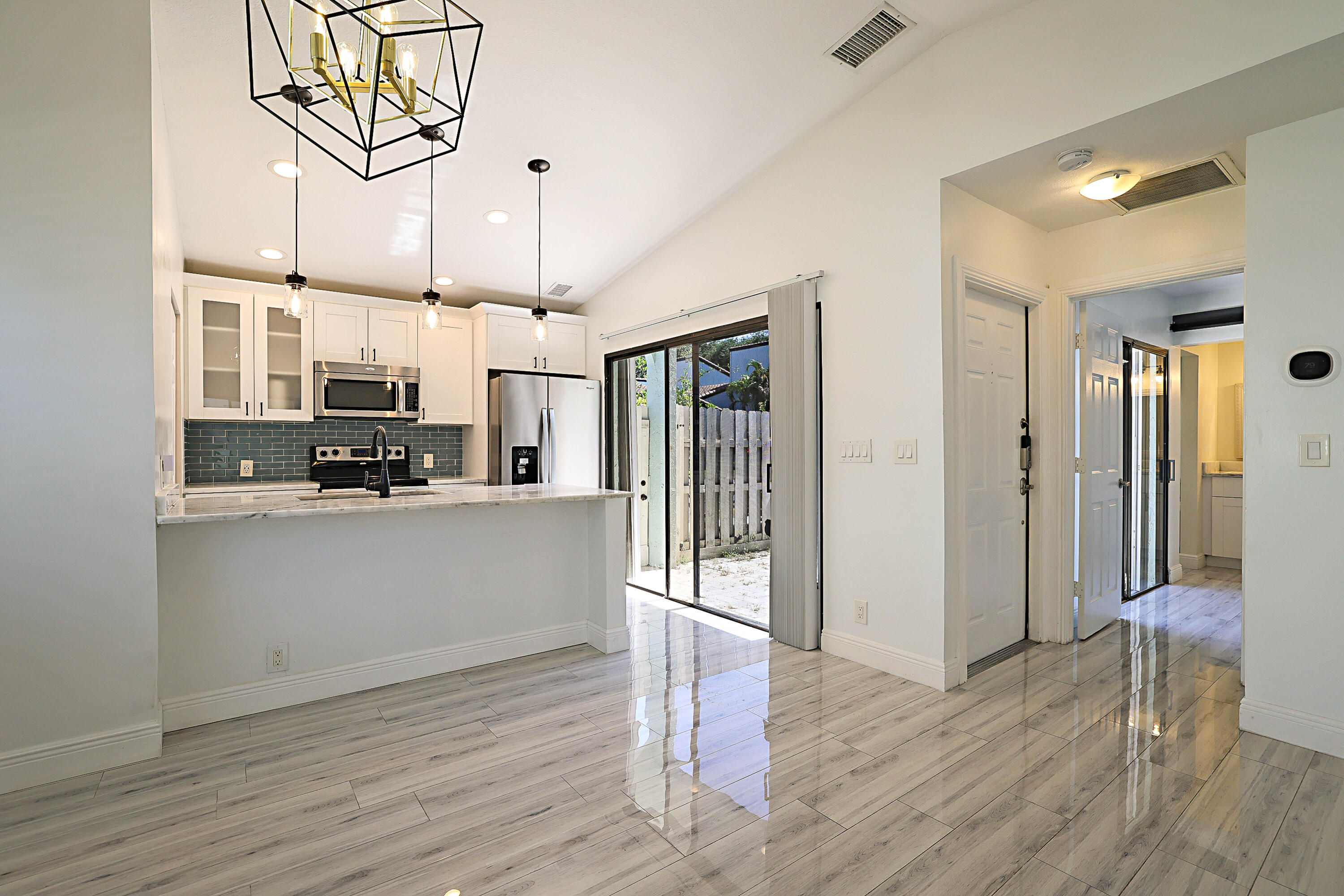 PINEAPPLE WALK 1 - Residential