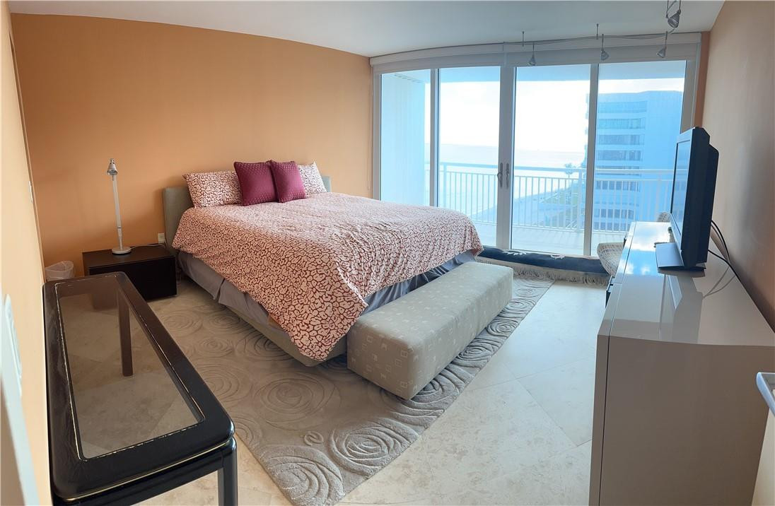 BARCLAY CONDO - Residential