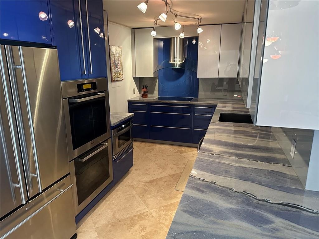 BARCLAY CONDO - Residential