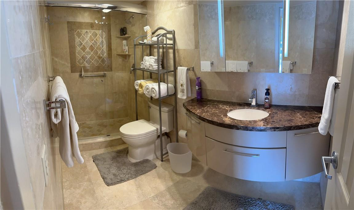 BARCLAY CONDO - Residential