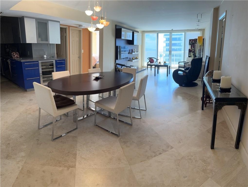 BARCLAY CONDO - Residential