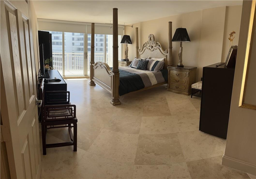BARCLAY CONDO - Residential