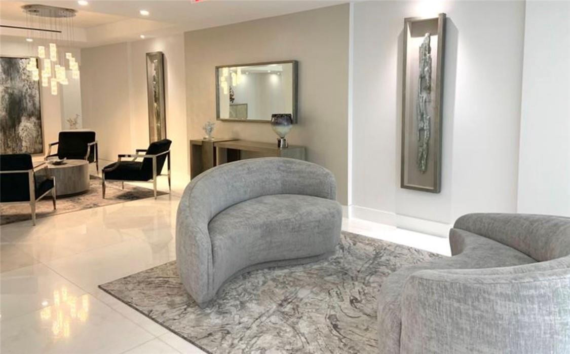 BARCLAY CONDO - Residential