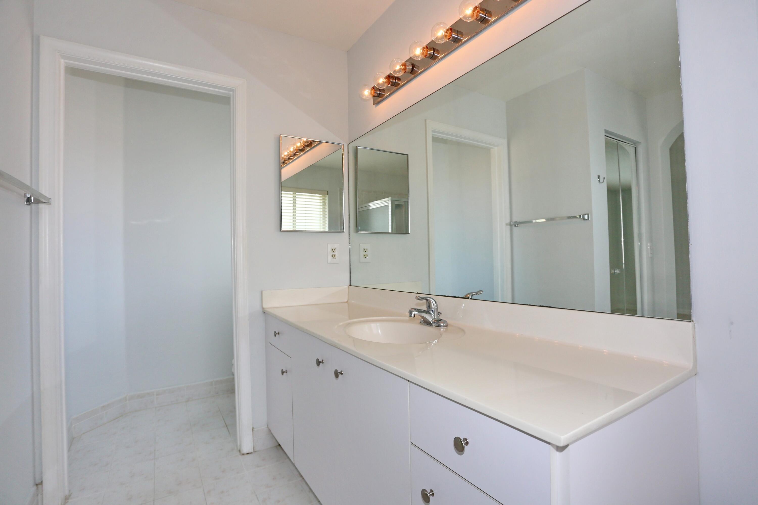 WYNDHAM LAKES CENTRAL - Residential