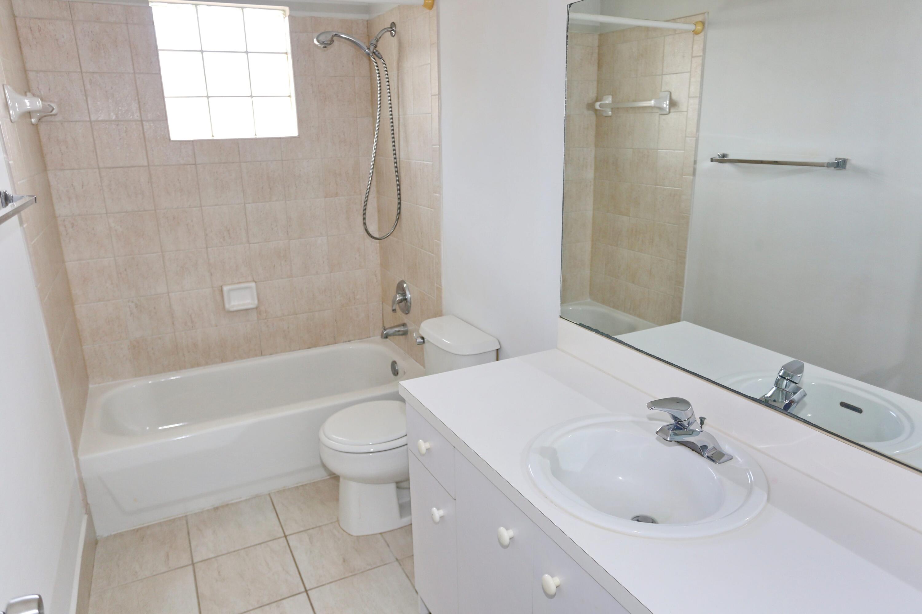WYNDHAM LAKES CENTRAL - Residential