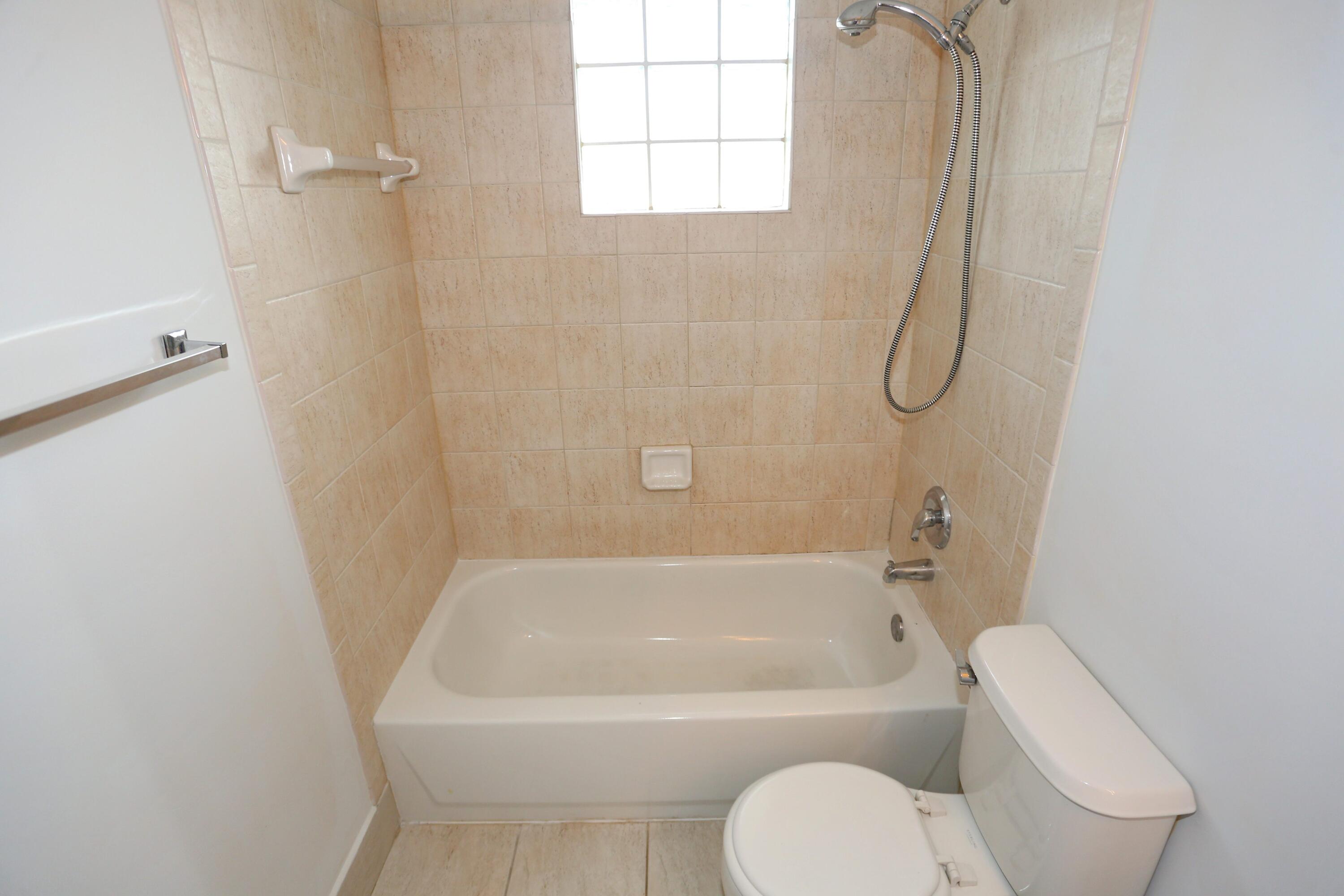 WYNDHAM LAKES CENTRAL - Residential