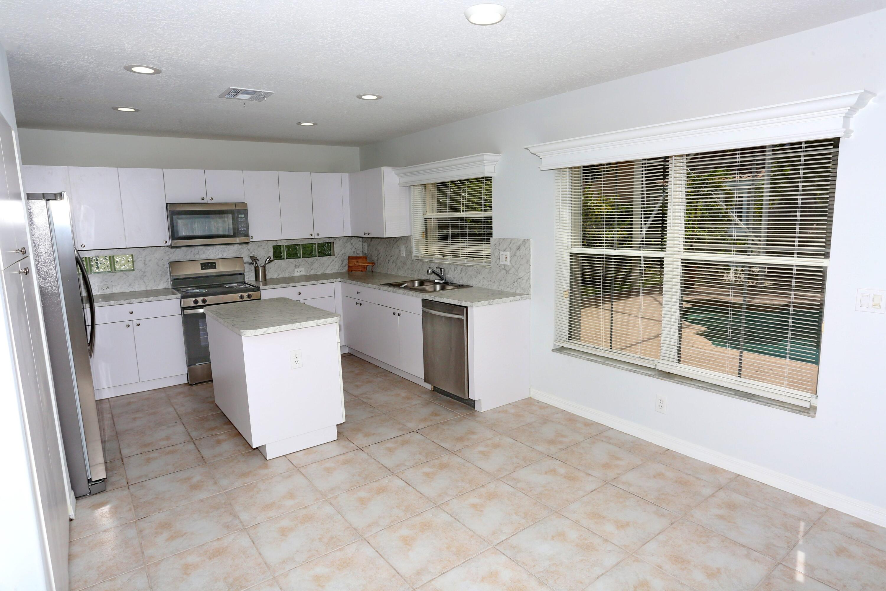 WYNDHAM LAKES CENTRAL - Residential