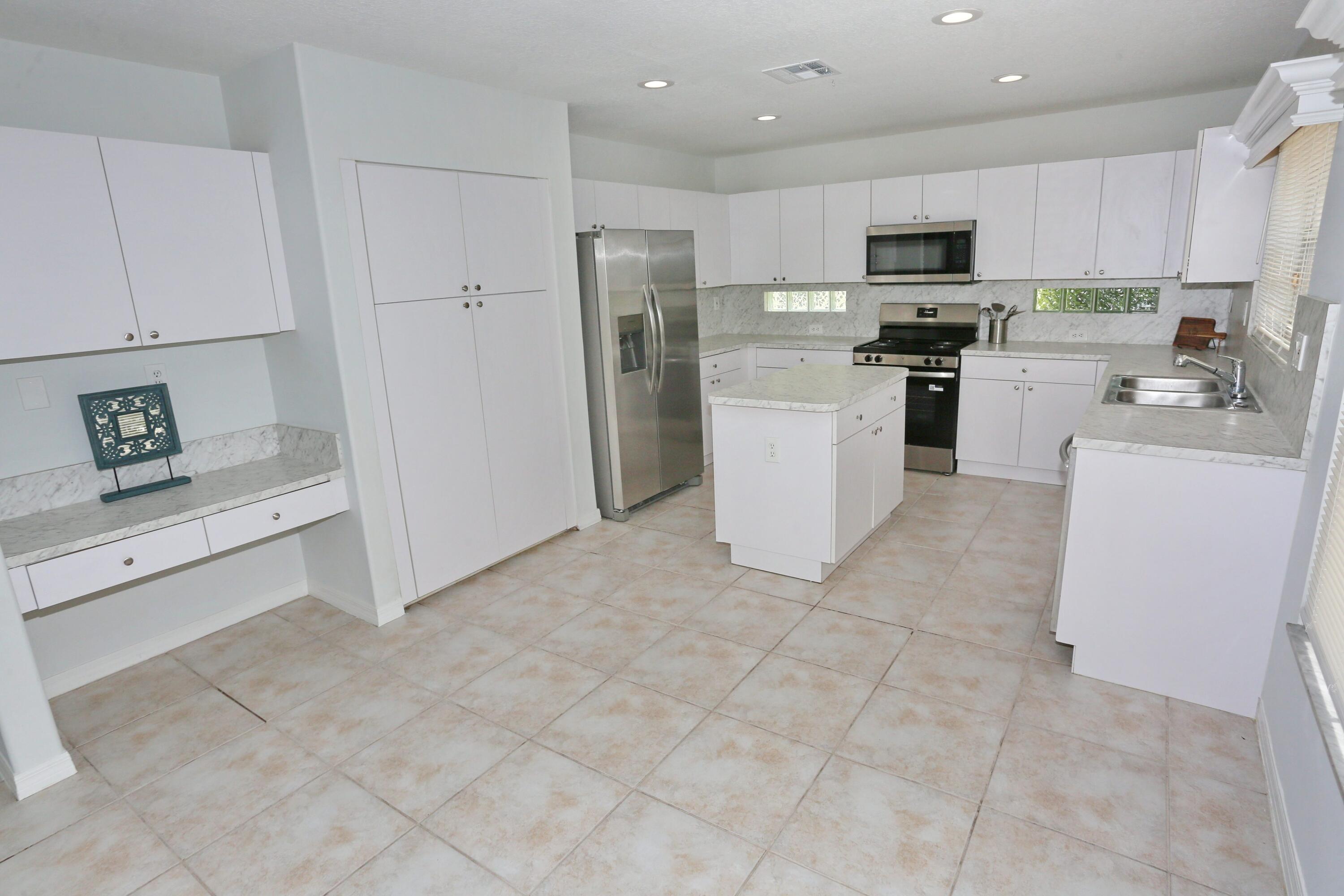 WYNDHAM LAKES CENTRAL - Residential