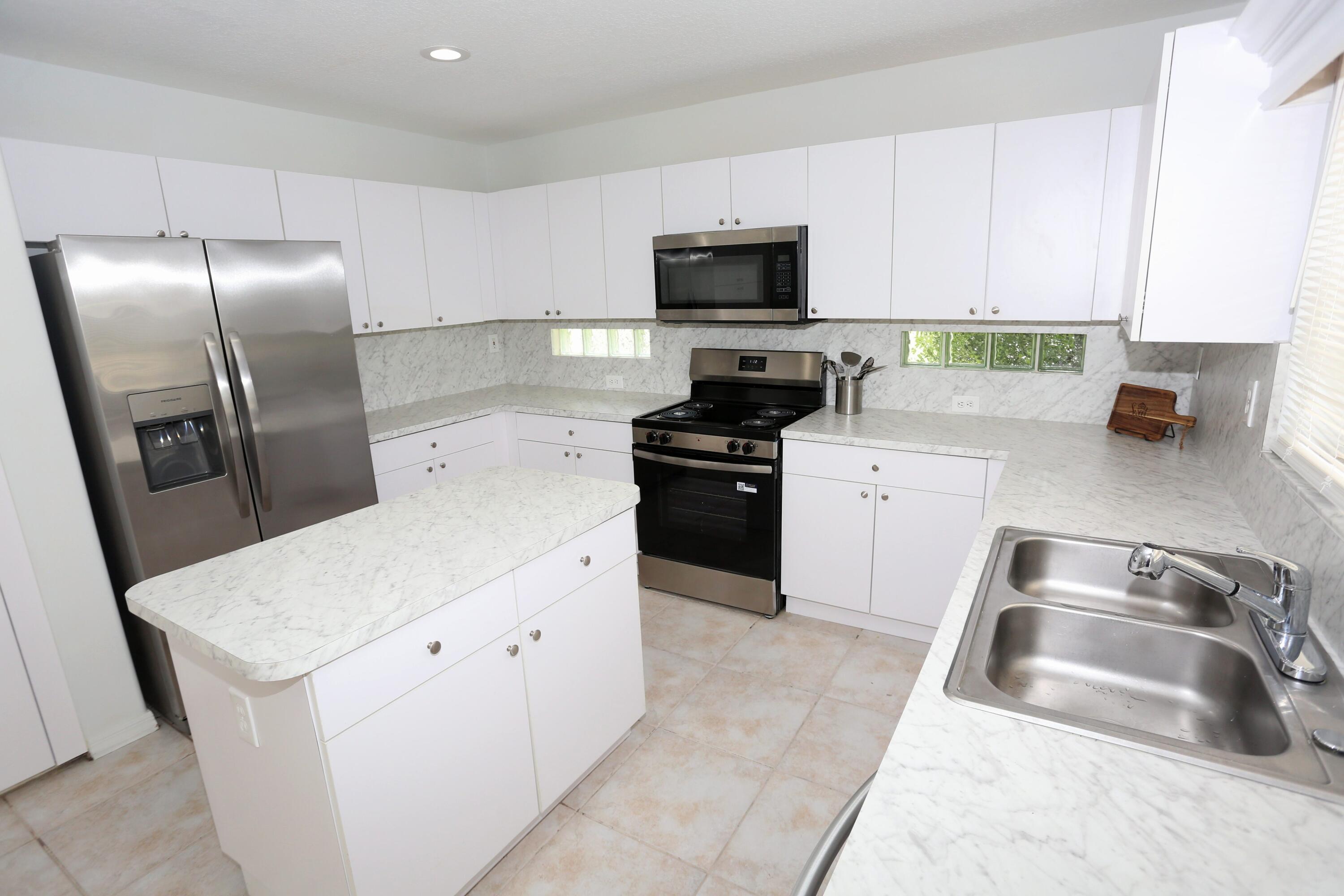 WYNDHAM LAKES CENTRAL - Residential