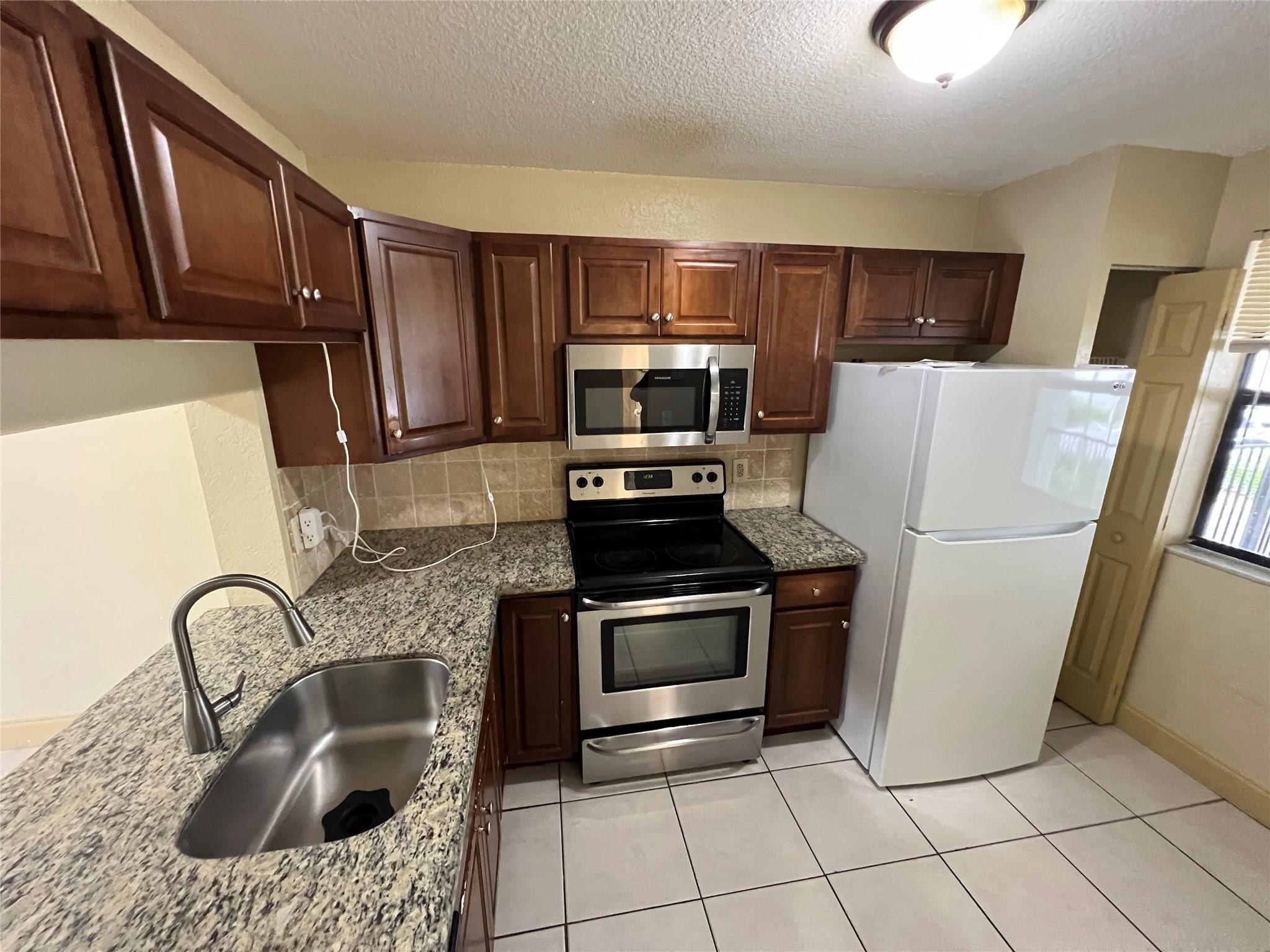 VILLAS AT MEADOW LAKES CONDO - Residential Lease