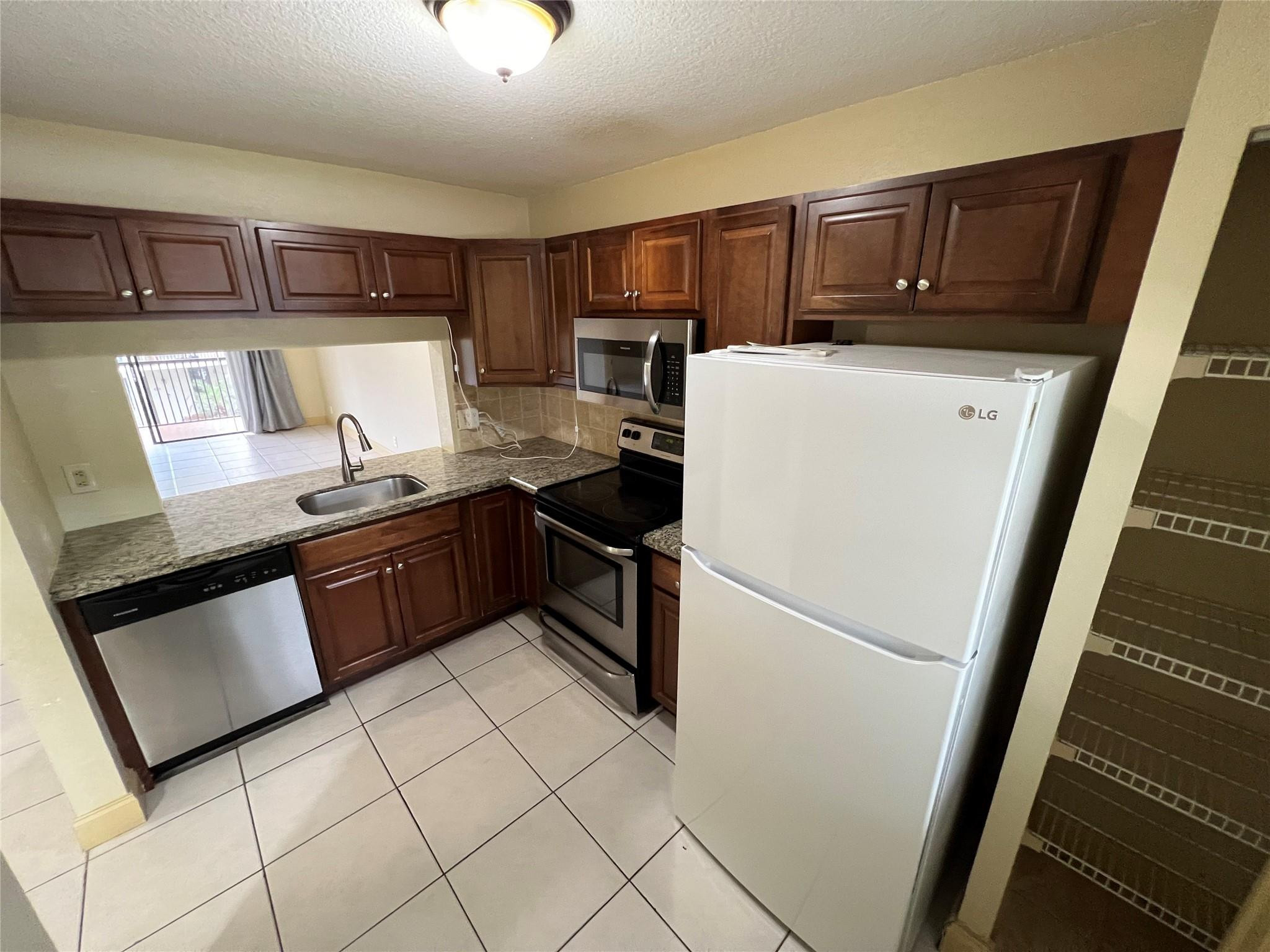 VILLAS AT MEADOW LAKES CONDO - Residential Lease