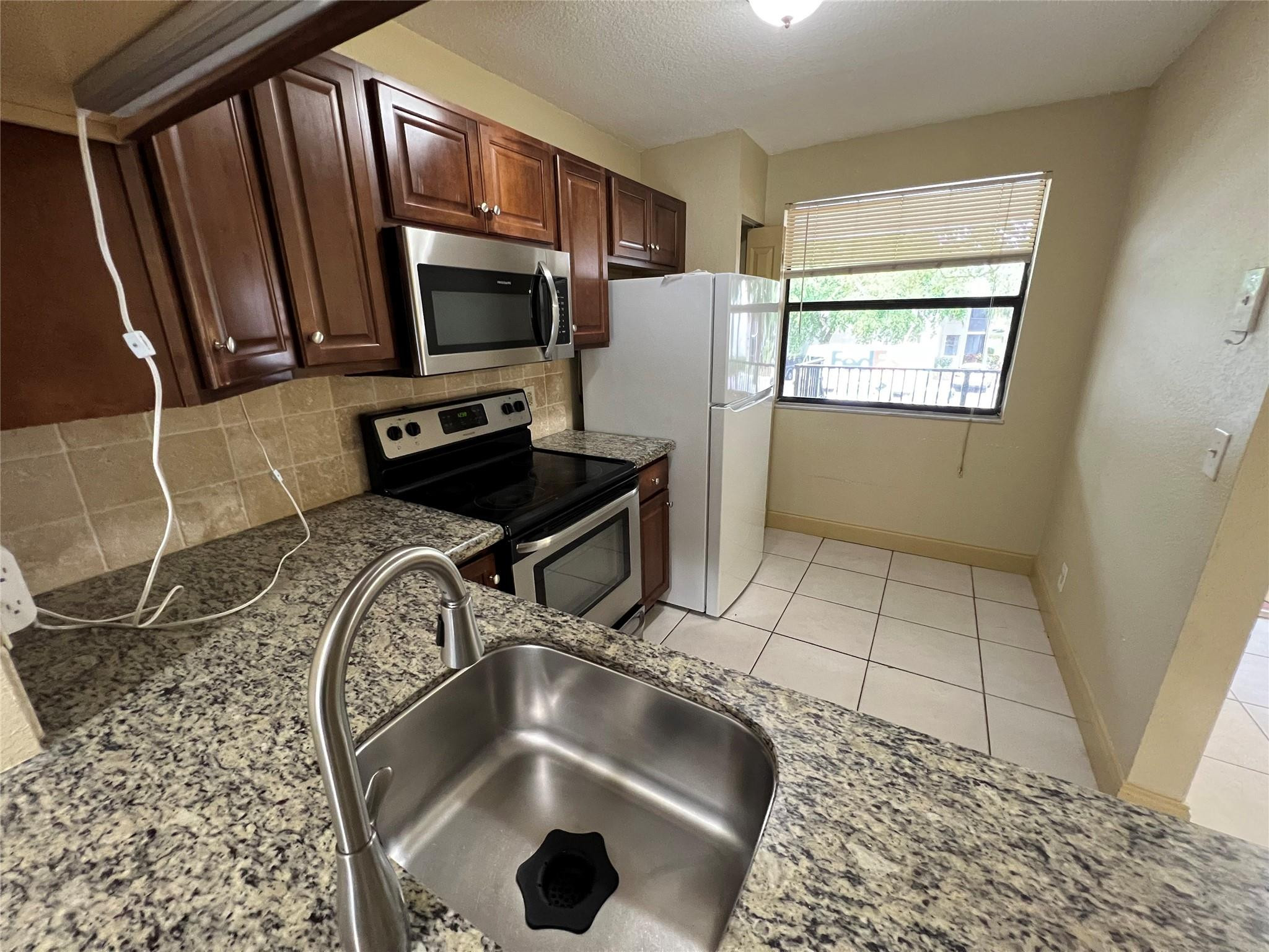 VILLAS AT MEADOW LAKES CONDO - Residential Lease