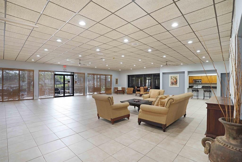 VILLAS AT MEADOW LAKES CONDO - Residential Lease