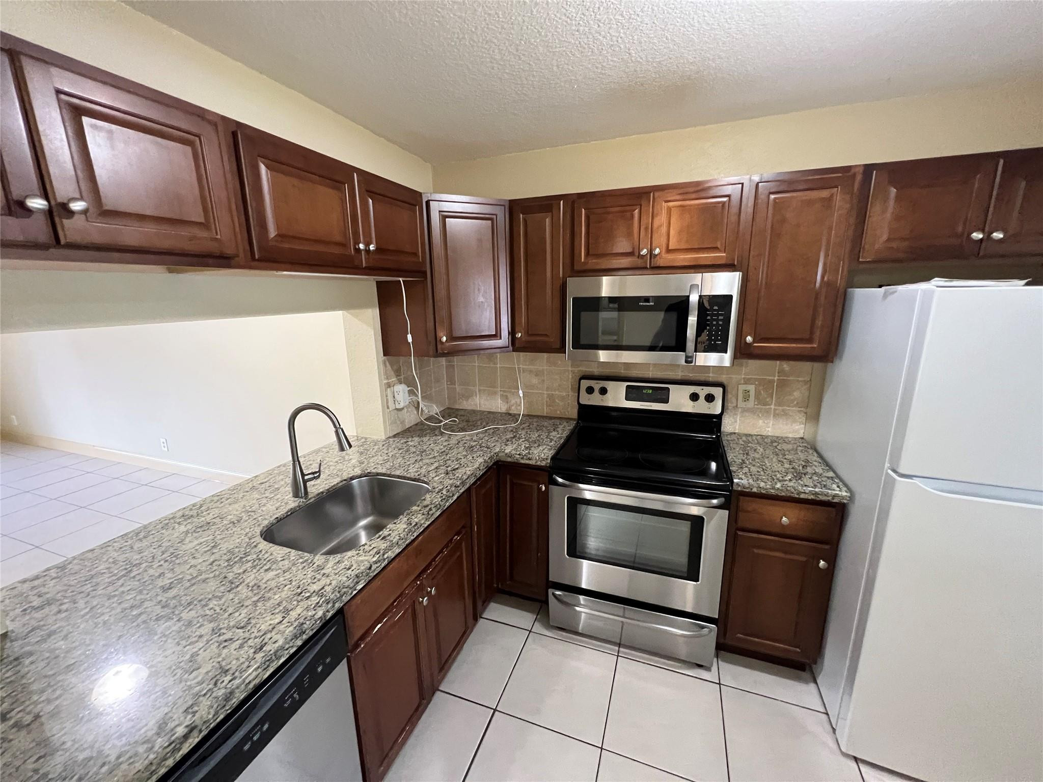 VILLAS AT MEADOW LAKES CONDO - Residential Lease