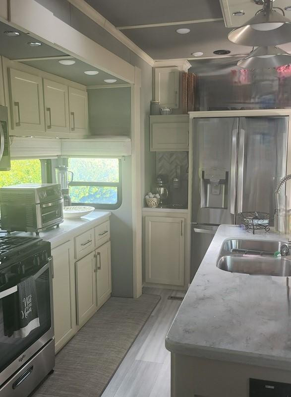 SILVER PALMS RV VILLAGE - Land