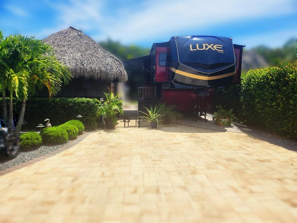 SILVER PALMS RV VILLAGE - Land