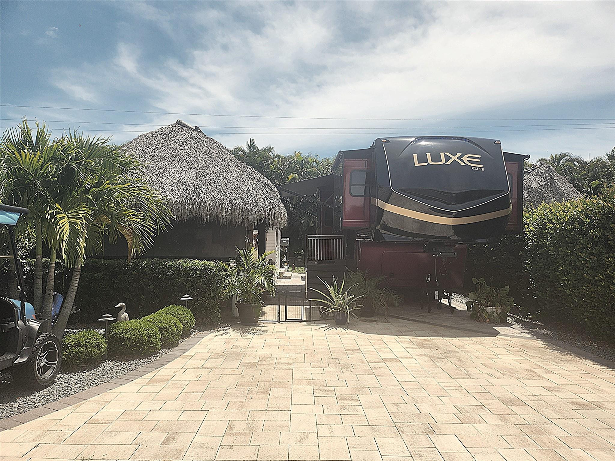 SILVER PALMS RV VILLAGE - Land